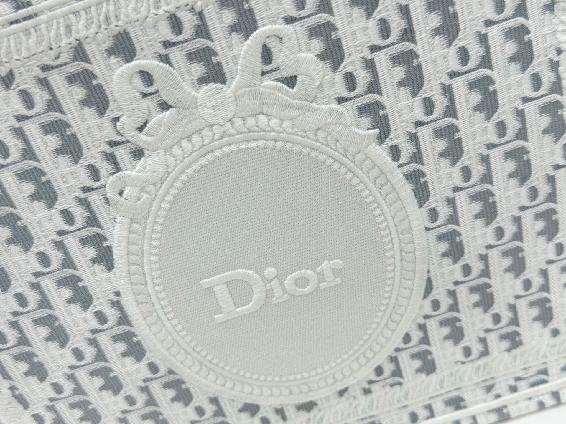 C2012 Details of Diore JWA’s new bags in the first season! The classic bags now have a modern touch. — image 5
