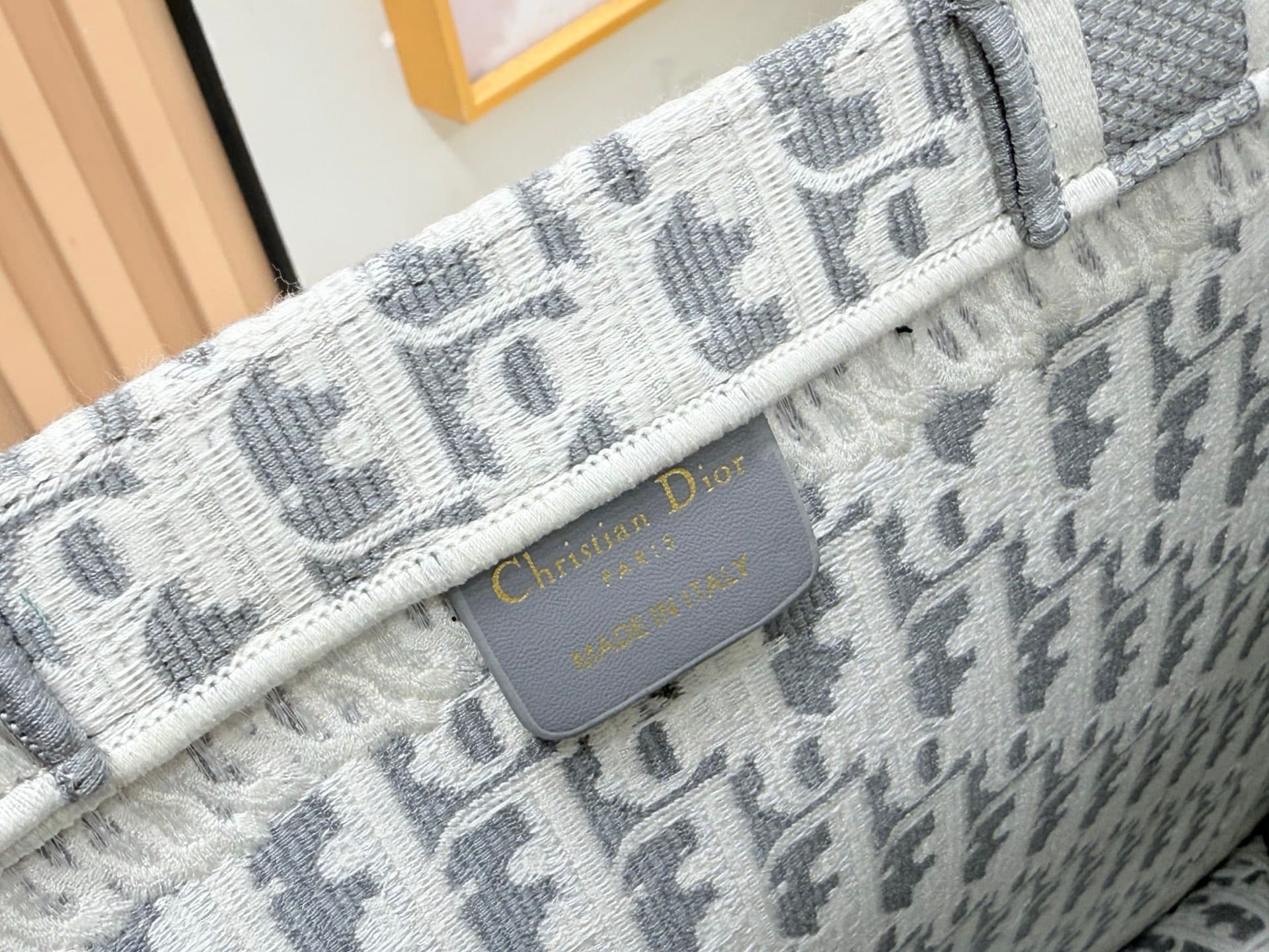 C2010 Details of Diore JWA’s new bags in the first season! The classic bags now have a modern twist. — image 6