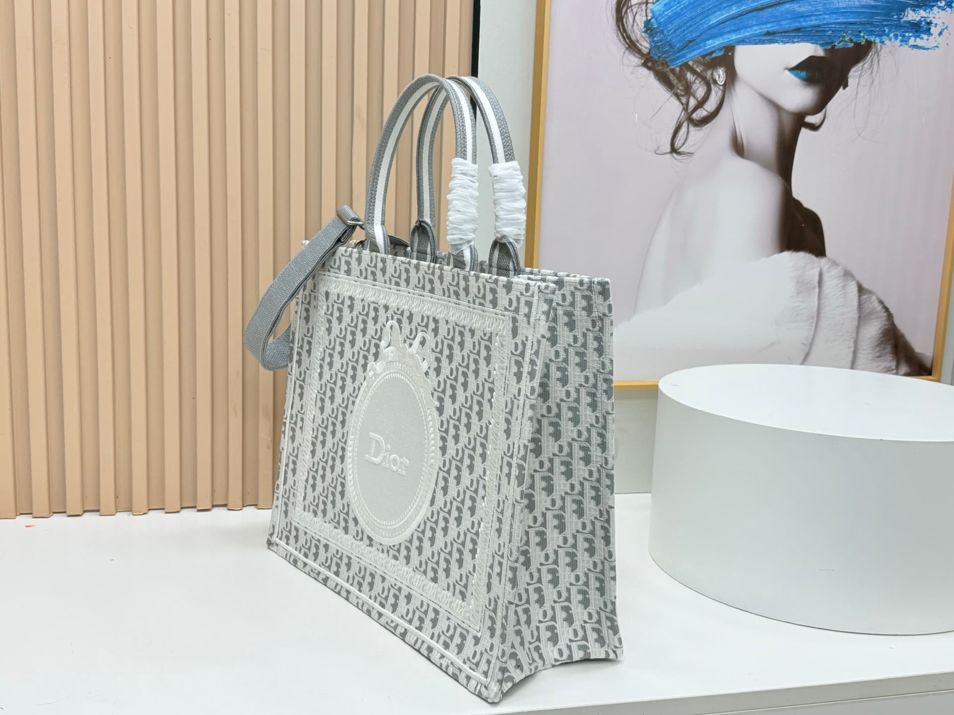 C2010 Details of Diore JWA’s new bags in the first season! The classic bags now have a modern twist. — image 3