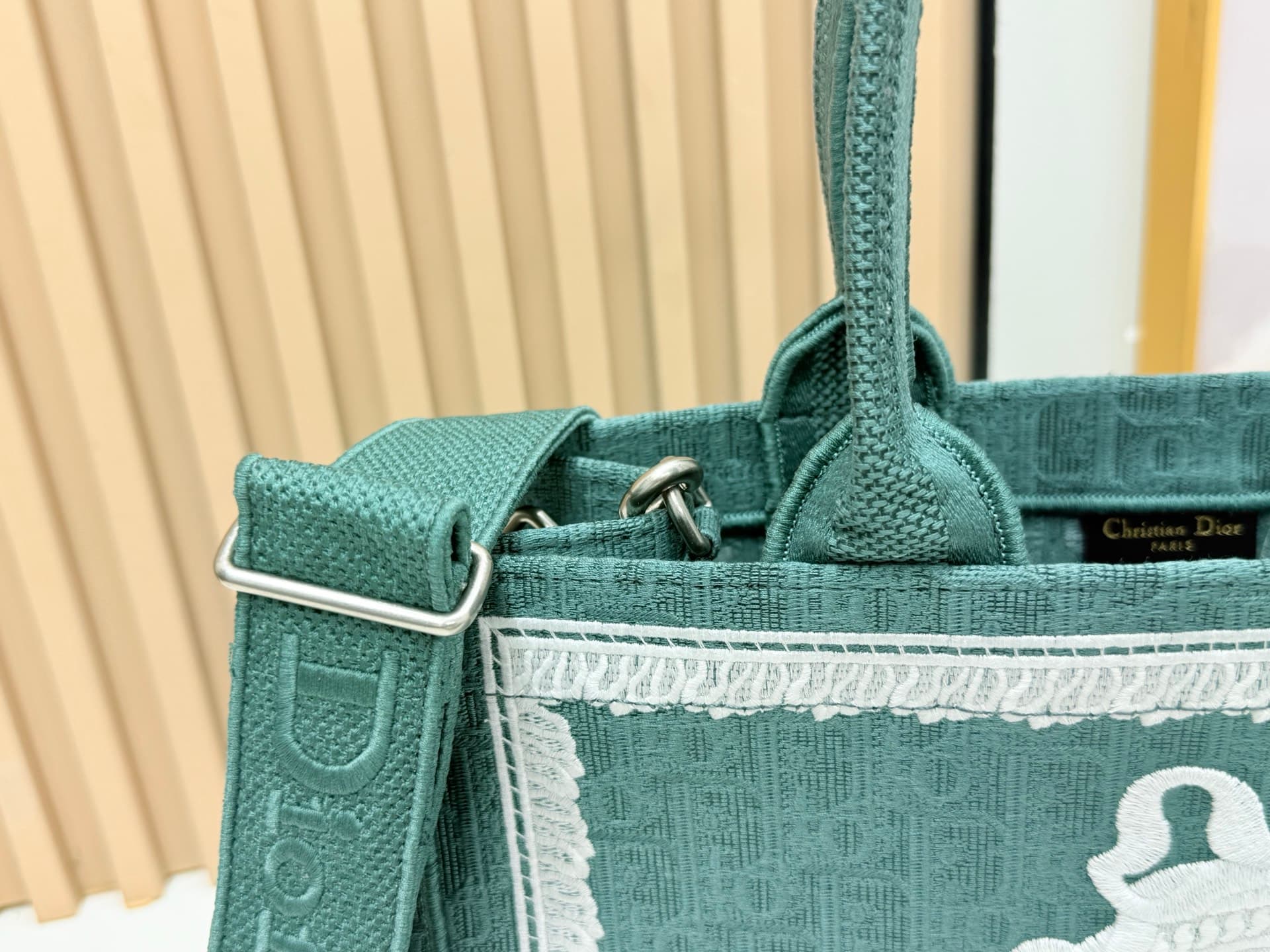 C2008 Details of Diore JWA’s new bags in the first season! The classic bags now have a modern feel. — image 7