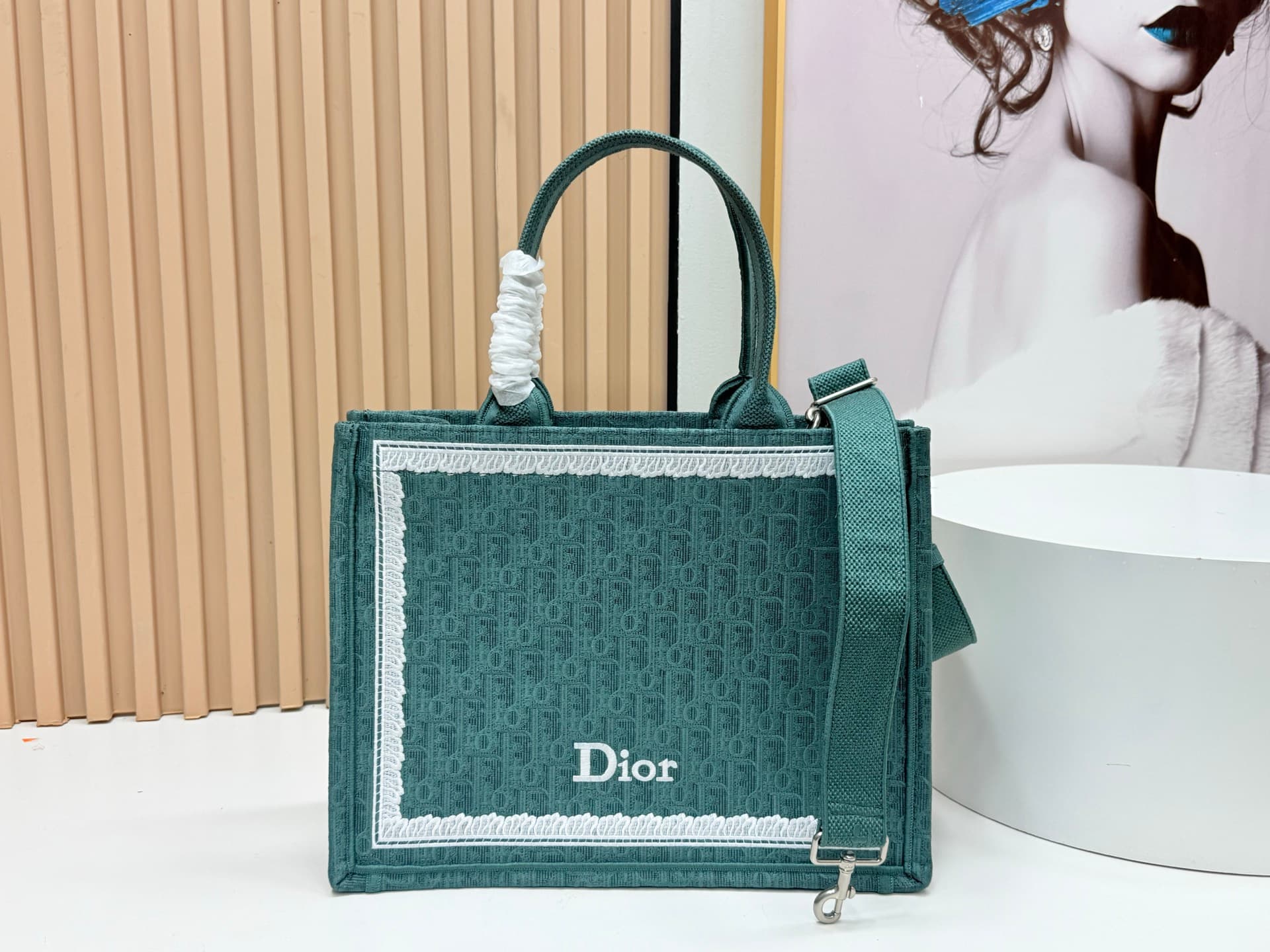 C2008 Details of Diore JWA’s new bags in the first season! The classic bags now have a modern feel. — image 4