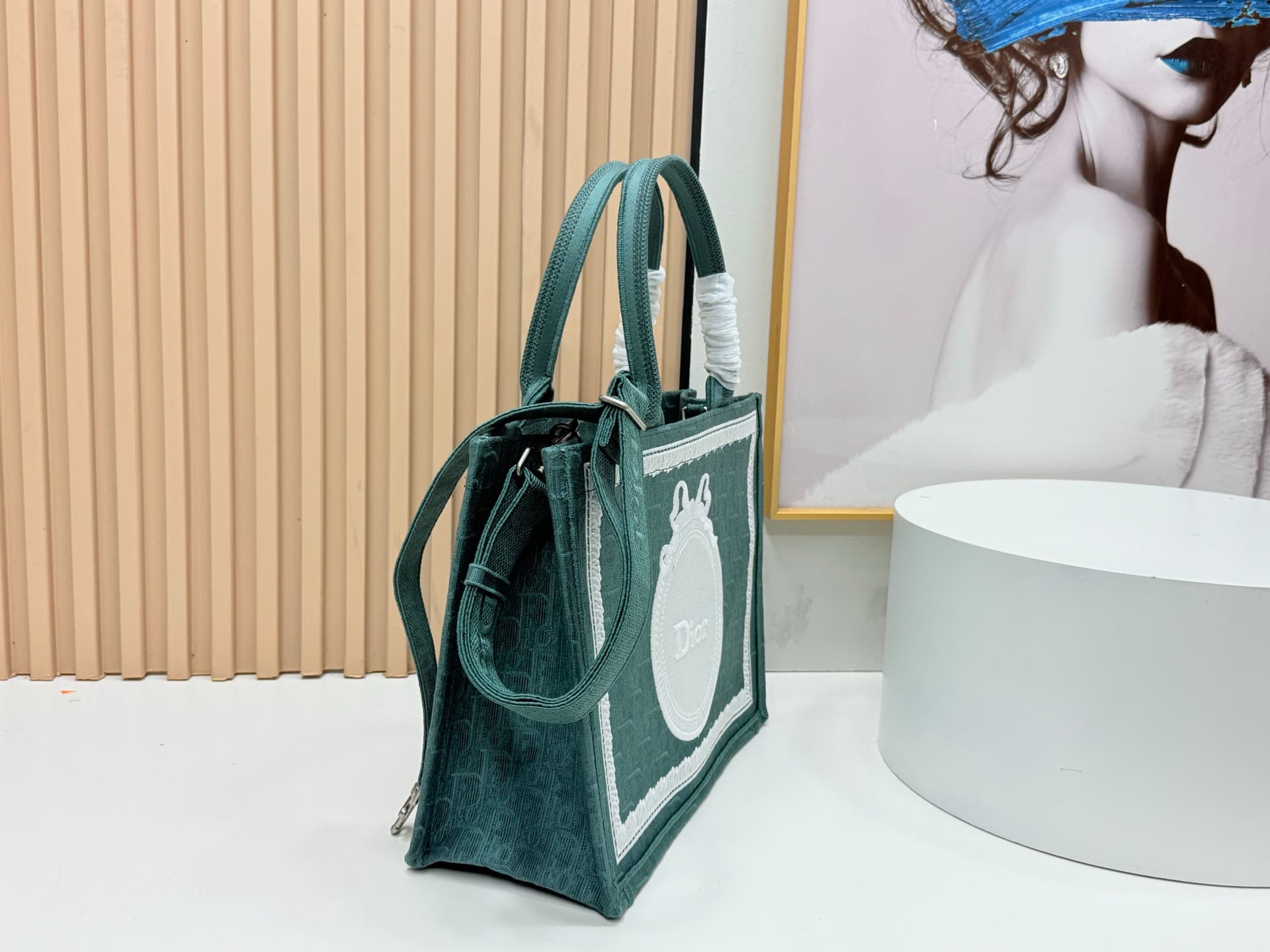 C2008 Details of Diore JWA’s new bags in the first season! The classic bags now have a modern feel. — image 2
