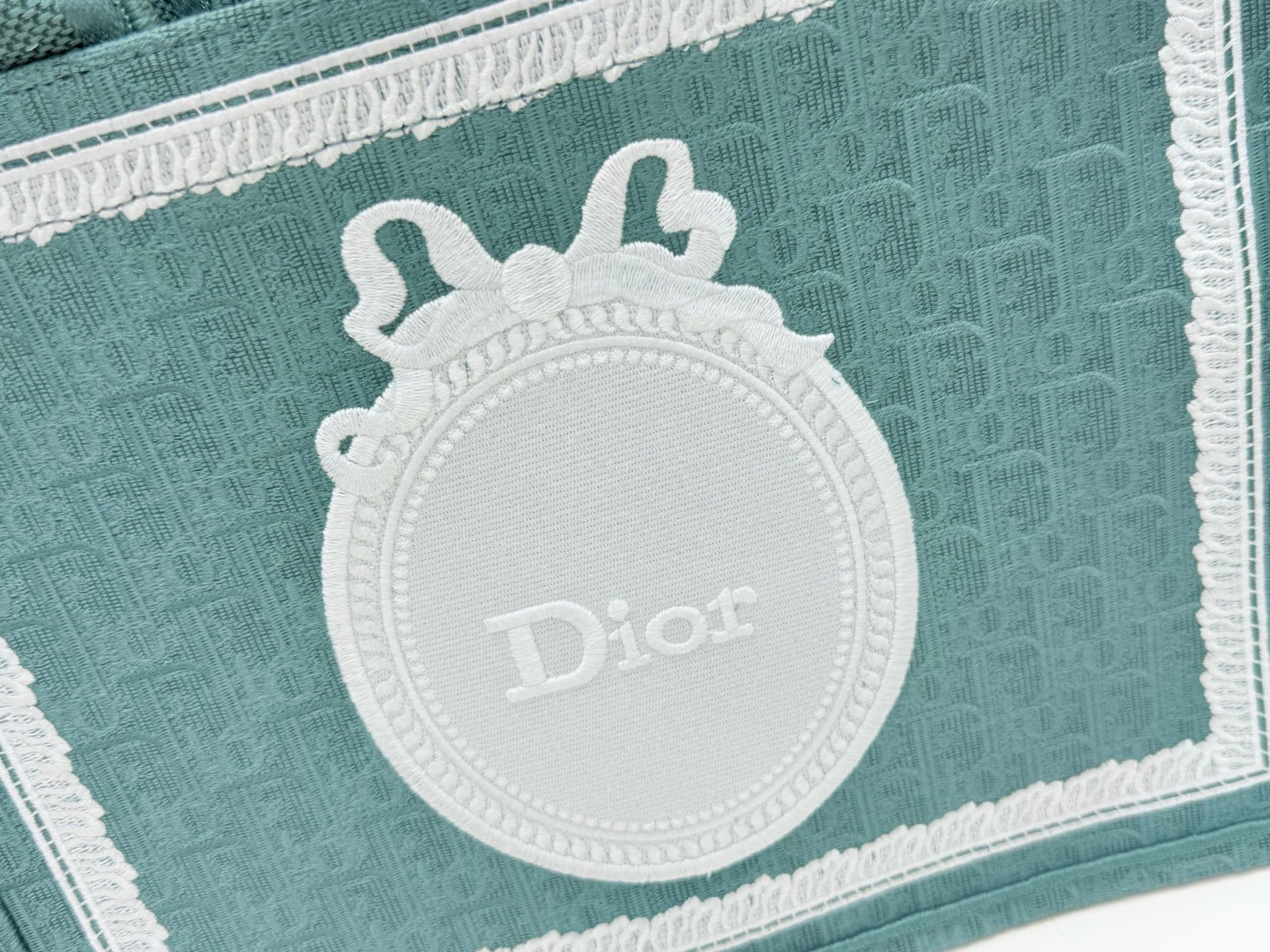 C2008 Details of Diore JWA’s new bags in the first season! The classic bags now have a modern feel. — image 5