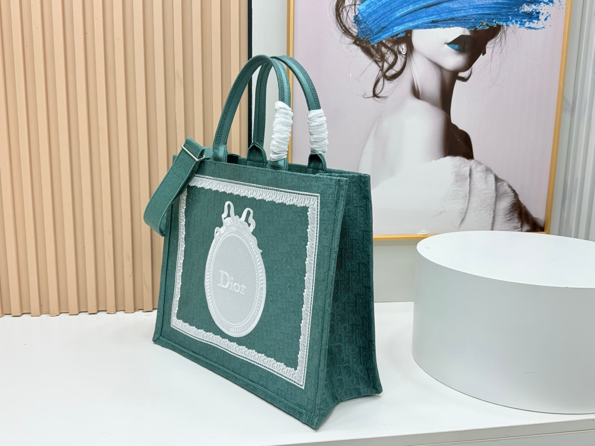 C2006 Details of Diore JWA’s new bags in the first season! The classic bags now have a modern touch. — image 3
