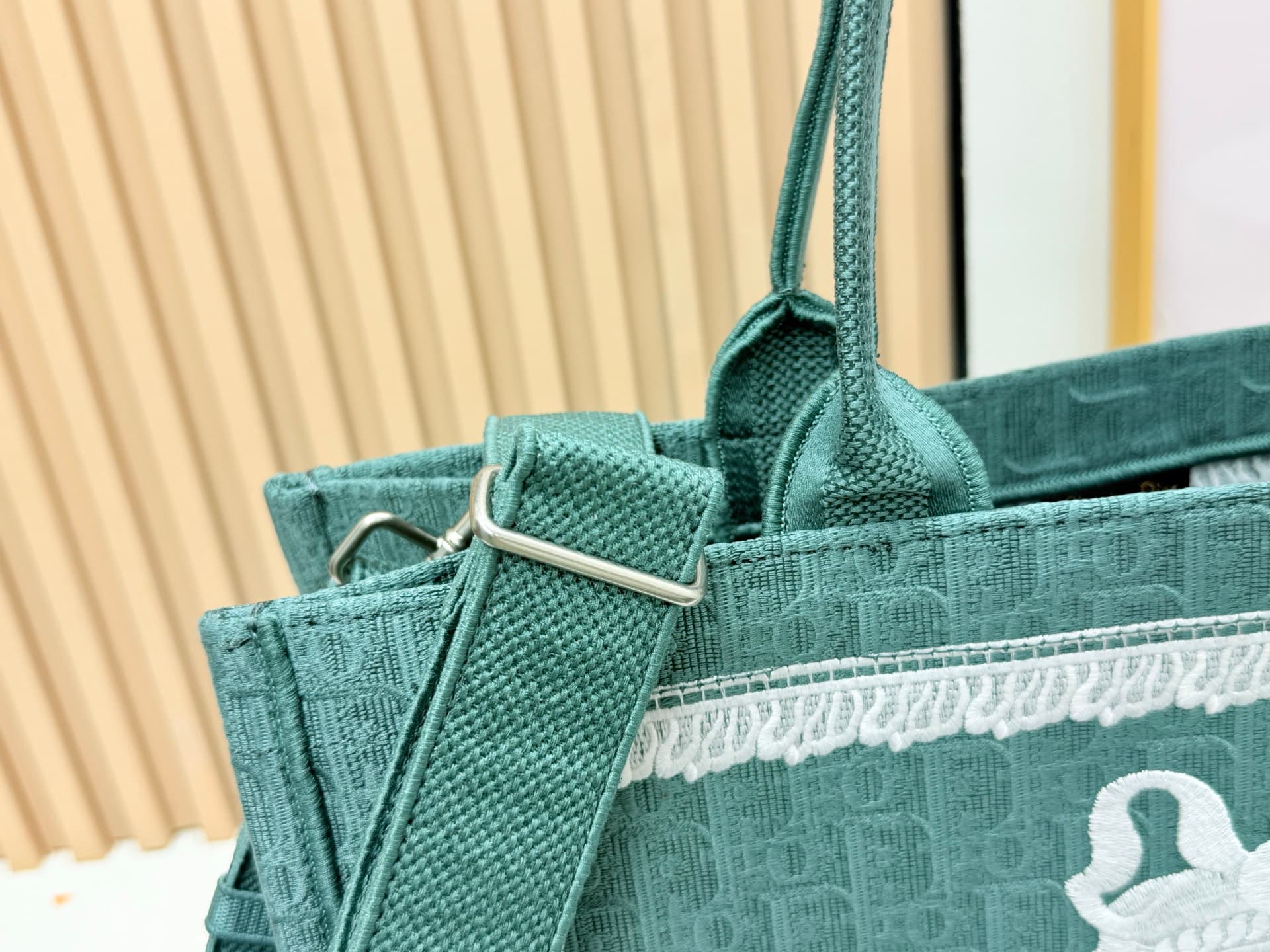 C2006 Details of Diore JWA’s new bags in the first season! The classic bags now have a modern touch. — image 6