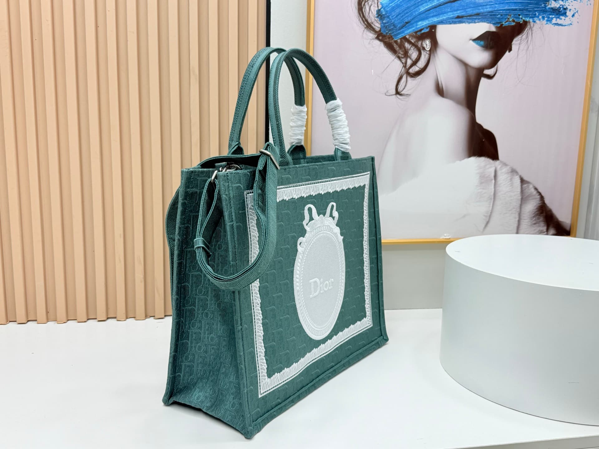 C2006 Details of Diore JWA’s new bags in the first season! The classic bags now have a modern touch. — image 2