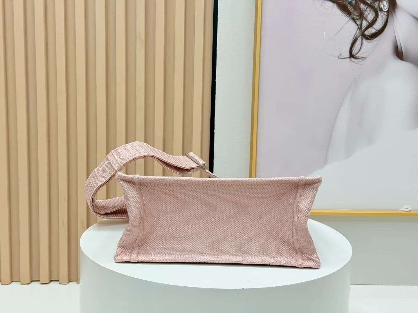 C2004 Details of Diô JWA’s new bags in the first season! The classic bags now have a modern feel. — image 7