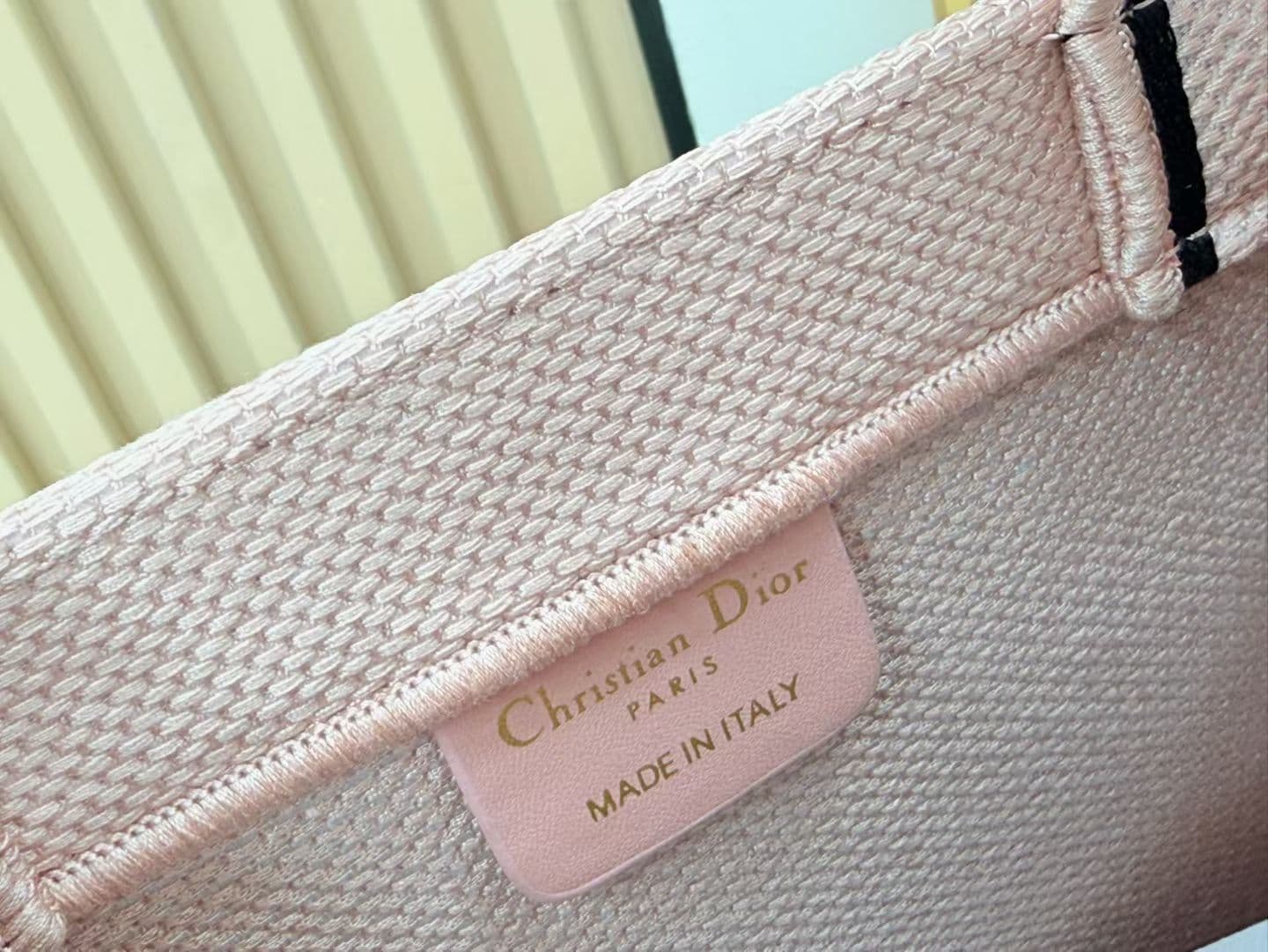 C2004 Details of Diô JWA’s new bags in the first season! The classic bags now have a modern feel. — image 8