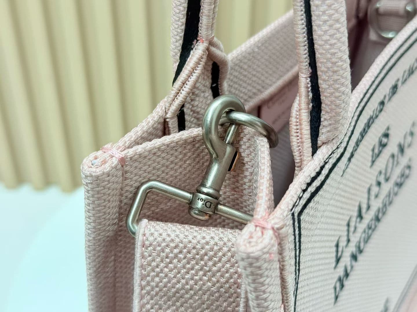 C2004 Details of Diô JWA’s new bags in the first season! The classic bags now have a modern feel. — image 5