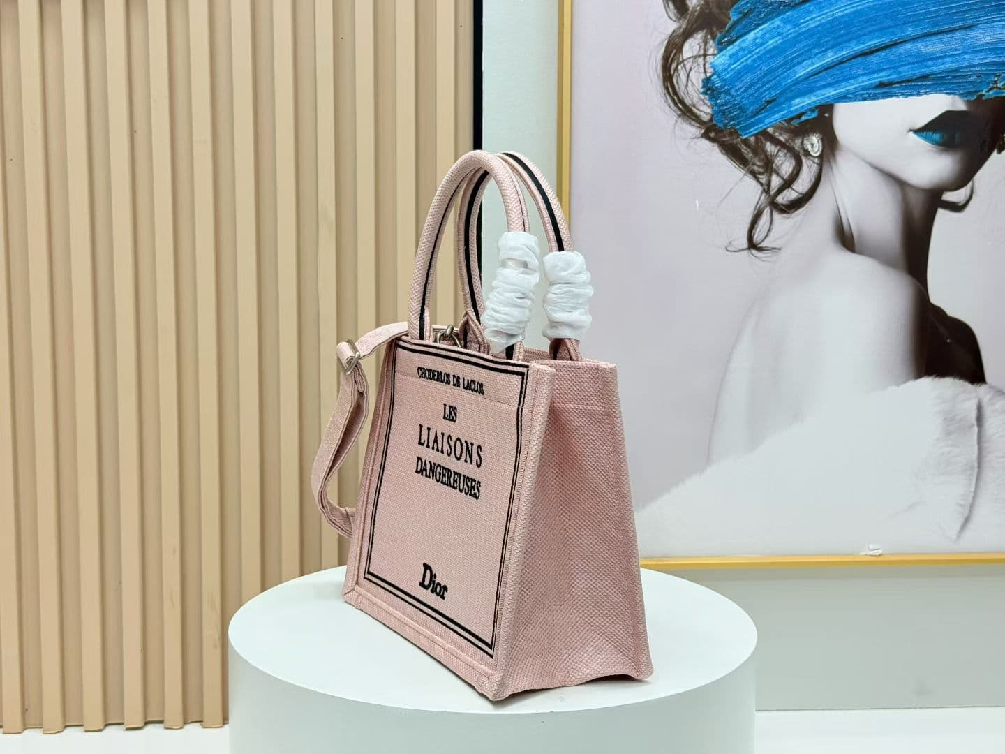 C2004 Details of Diô JWA’s new bags in the first season! The classic bags now have a modern feel. — image 3