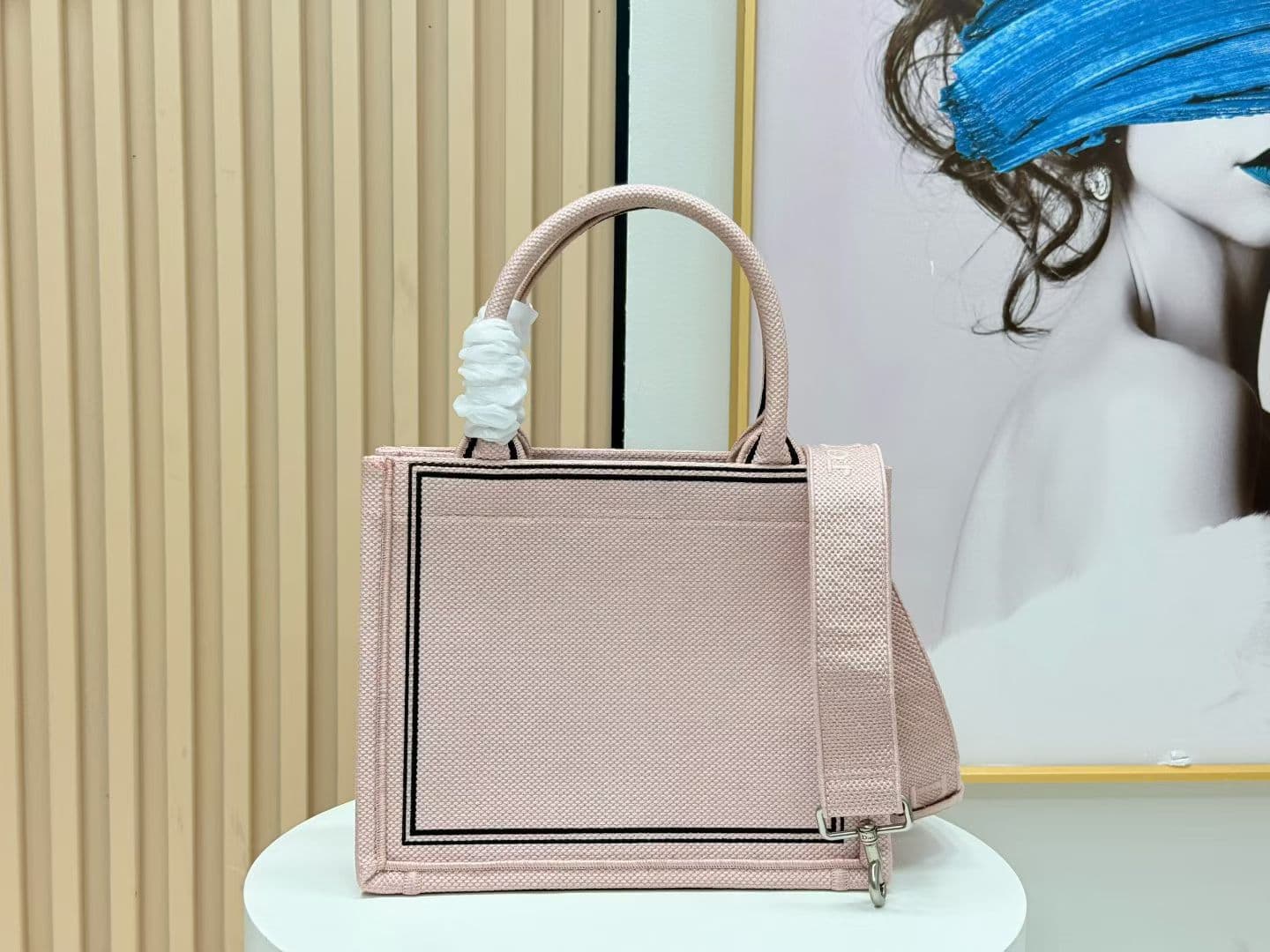 C2004 Details of Diô JWA’s new bags in the first season! The classic bags now have a modern feel. — image 4