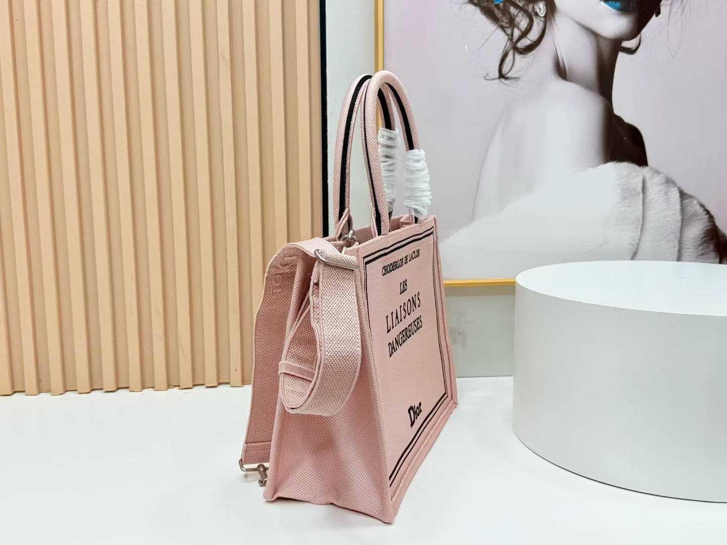 C2002 Details of Diô JWA’s new bags in the first season! The classic bags now have a modern feel. — image 2