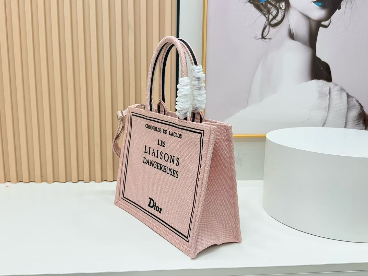 C2002 Details of Diô JWA’s new bags in the first season! The classic bags now have a modern feel. — image 3