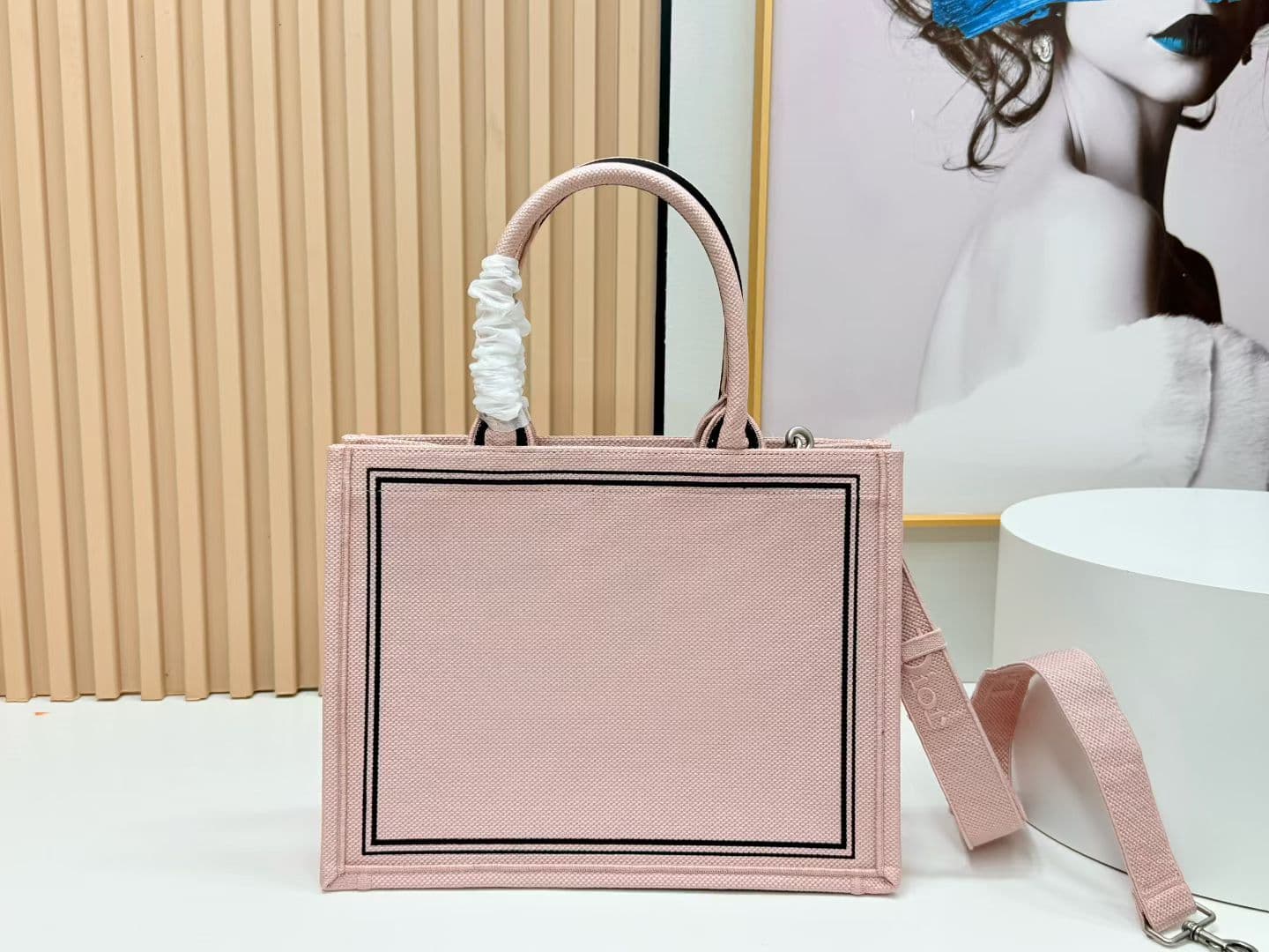 C2002 Details of Diô JWA’s new bags in the first season! The classic bags now have a modern feel. — image 4