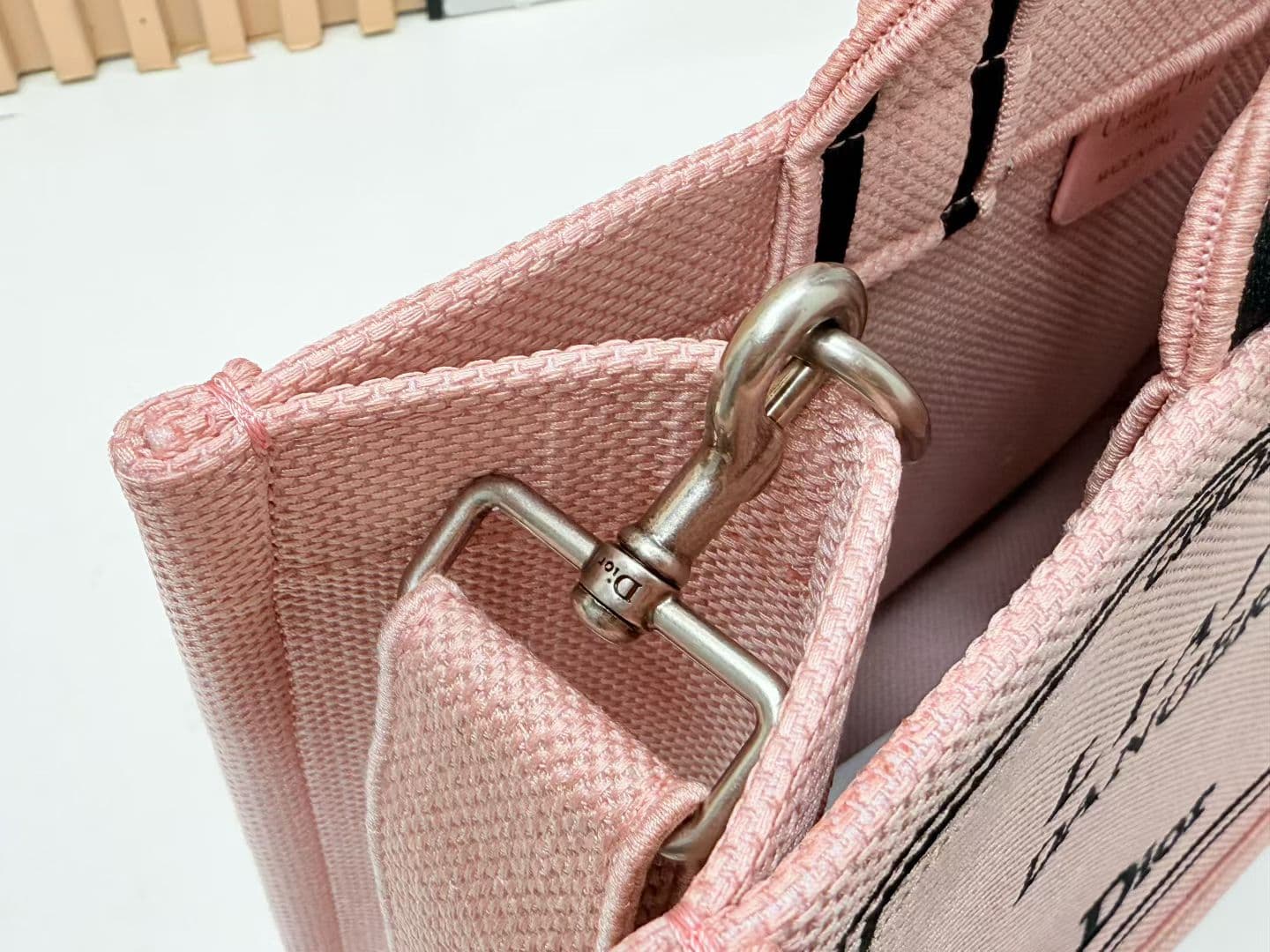 C2002 Details of Diô JWA’s new bags in the first season! The classic bags now have a modern feel. — image 6