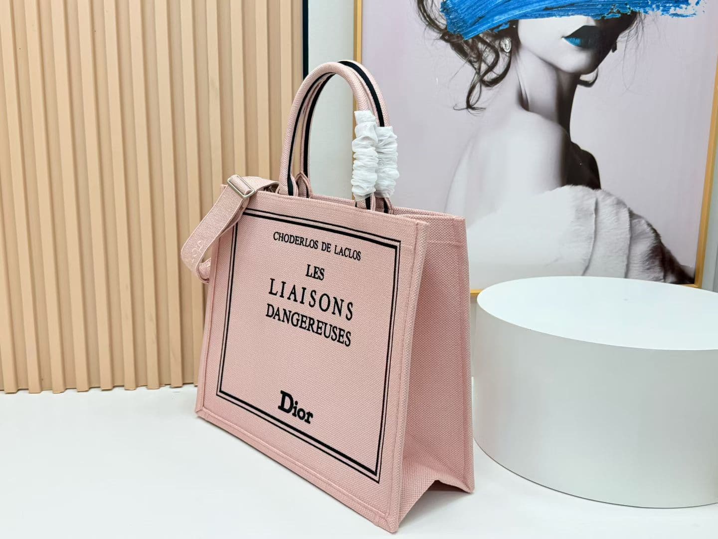 C2000 Details of Diore JWA’s new bags in the first season! The classic bags now have a modern touch. — image 3
