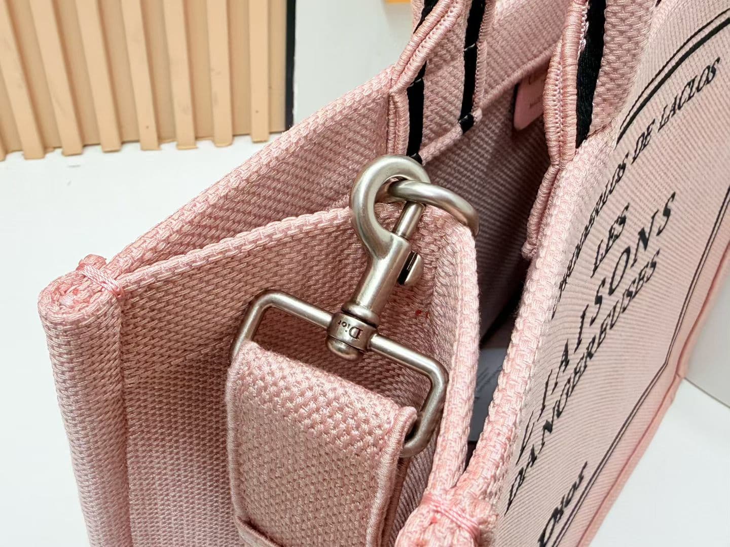 C2000 Details of Diore JWA’s new bags in the first season! The classic bags now have a modern touch. — image 6