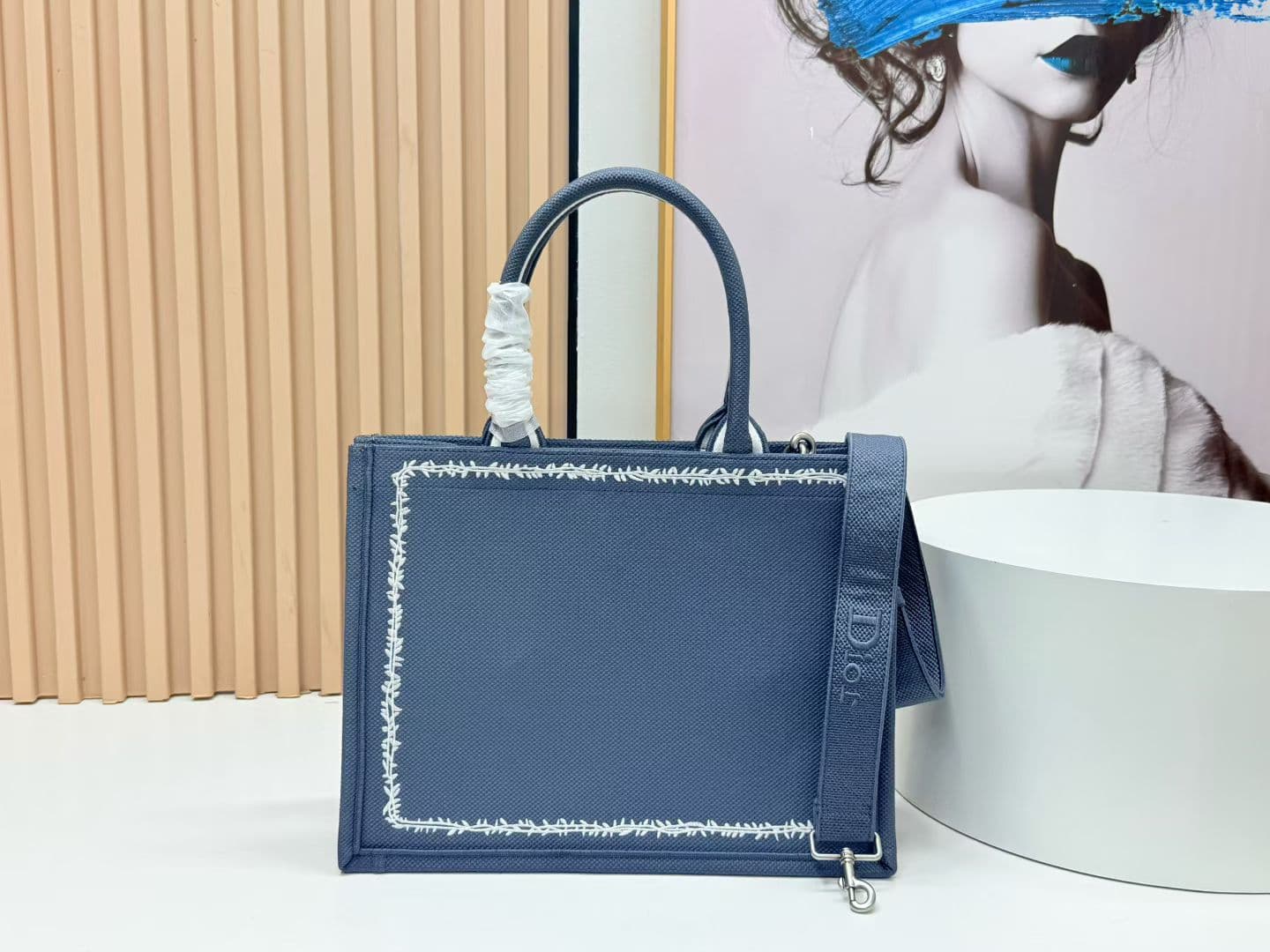 C1996 Details of Diore JWA’s new bags in the first season! The classic bags now have a modern touch. — image 4