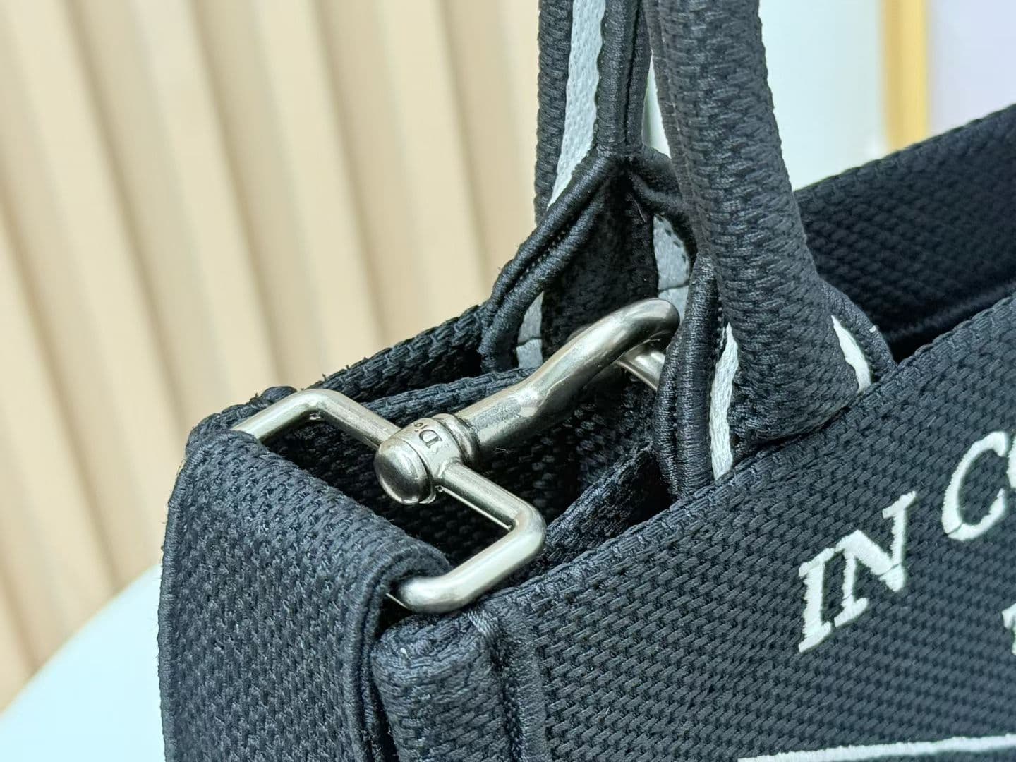 C1992 Details of Diore JWA’s new bags in the first season! The classic bags now have a modern touch. — image 5