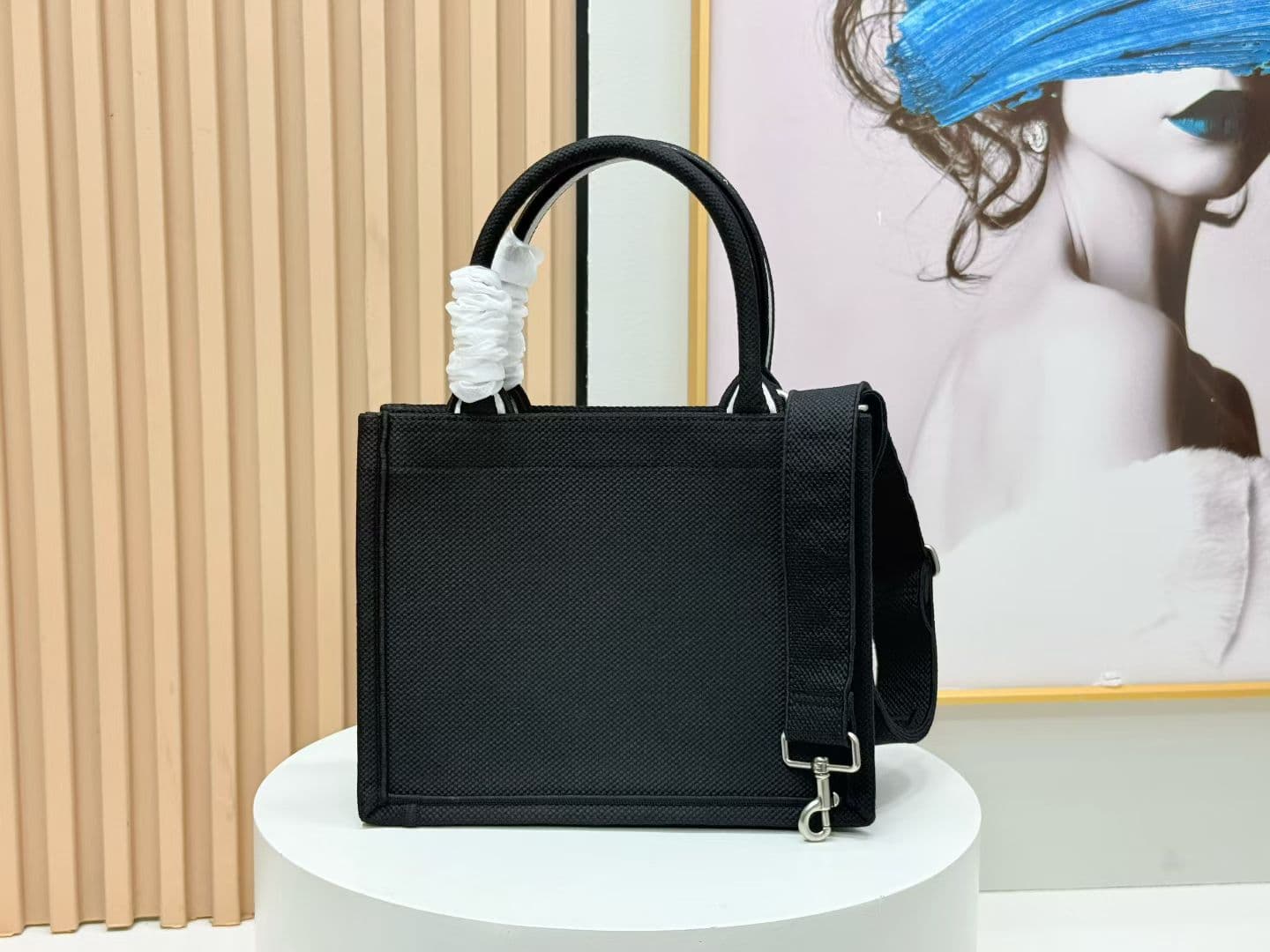C1992 Details of Diore JWA’s new bags in the first season! The classic bags now have a modern touch. — image 4