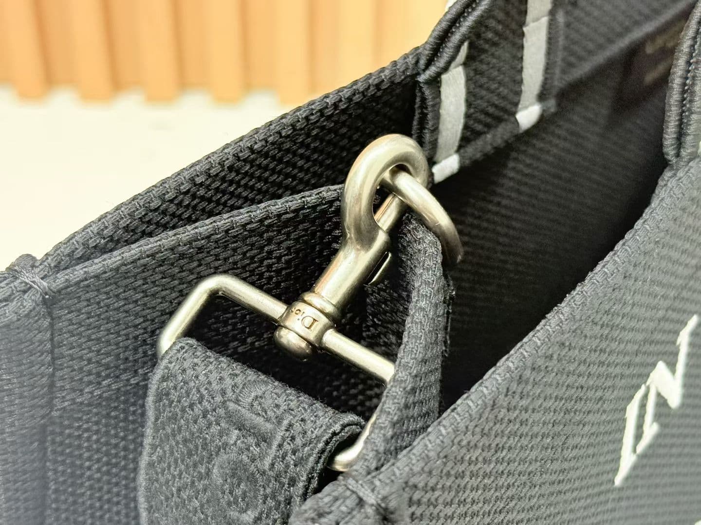 C1990 Details of Diore JWA’s new bags in the first season! The classic bags now have a modern feel. — image 6