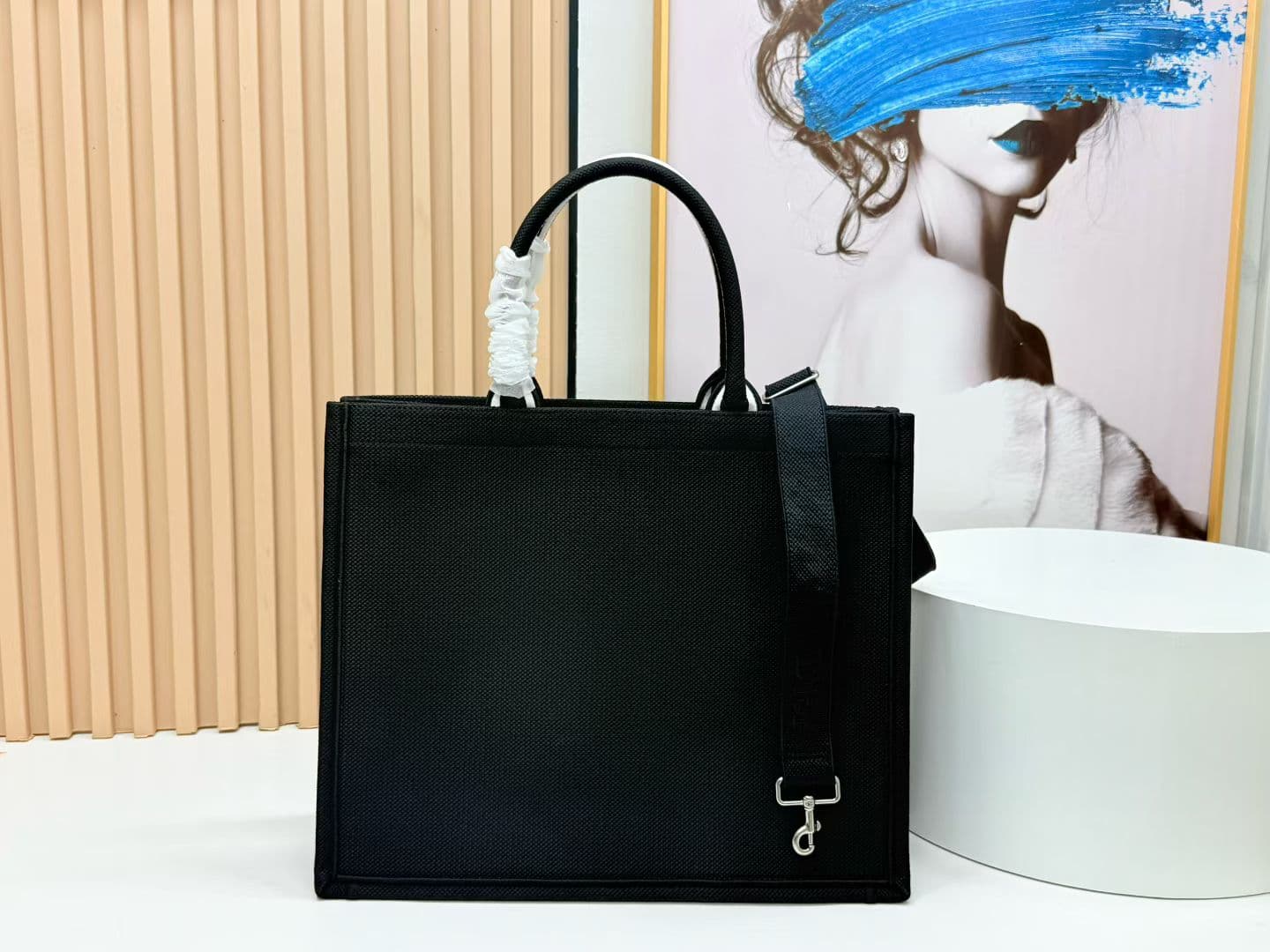 C1990 Details of Diore JWA’s new bags in the first season! The classic bags now have a modern feel. — image 4