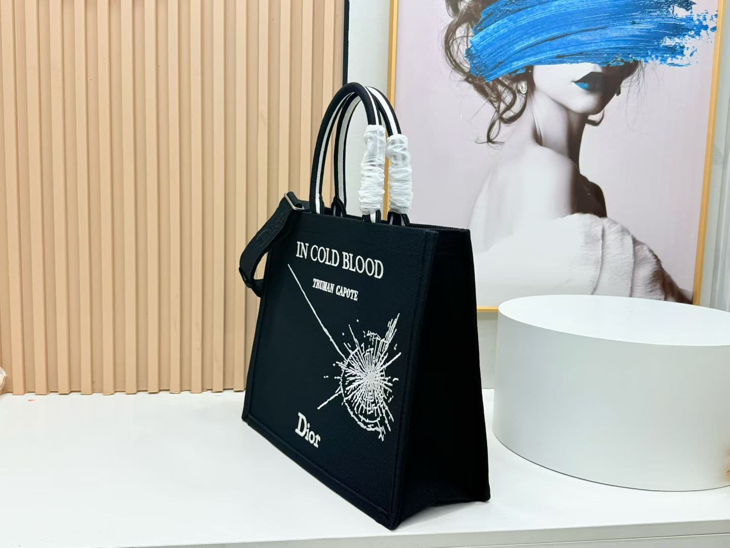 C1990 Details of Diore JWA’s new bags in the first season! The classic bags now have a modern feel. — image 3