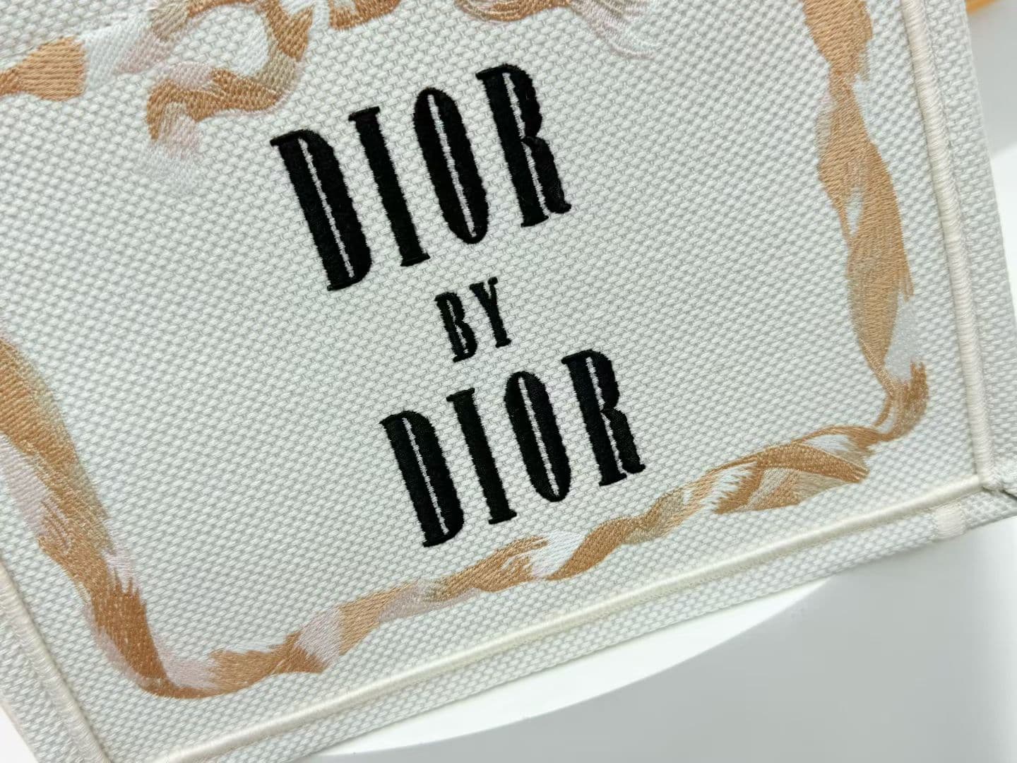 C1982 Details of Diore JWA’s new bags in the first season! The classic bags now have a modern twist. — image 5
