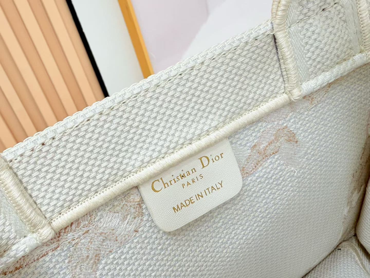 C1982 Details of Diore JWA’s new bags in the first season! The classic bags now have a modern twist. — image 7