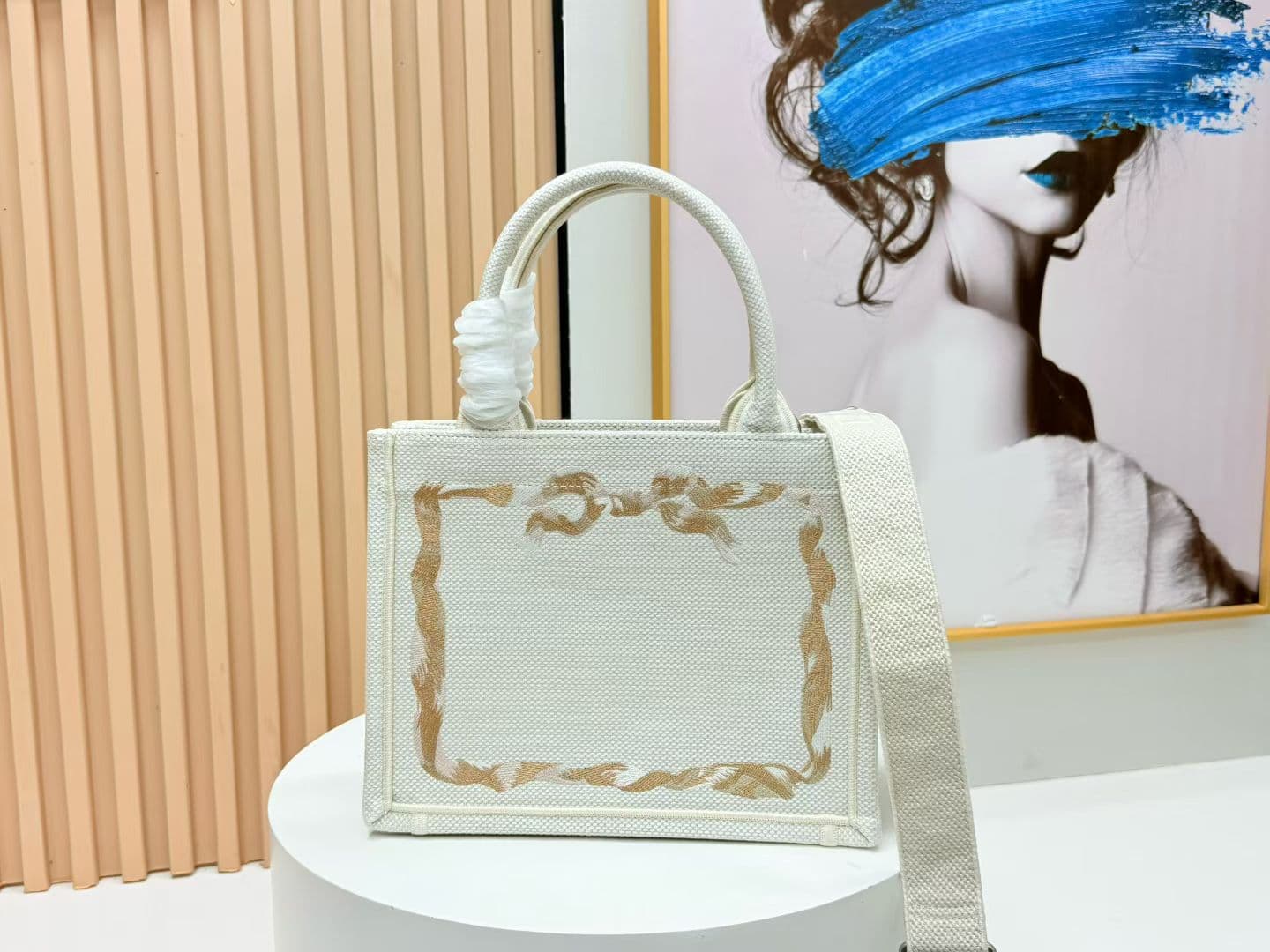 C1982 Details of Diore JWA’s new bags in the first season! The classic bags now have a modern twist. — image 4