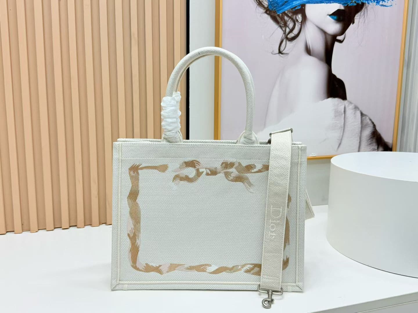 C1980 Details of Diore JWA’s new bags in the first season! The classic bags now have a modern feel. — image 4