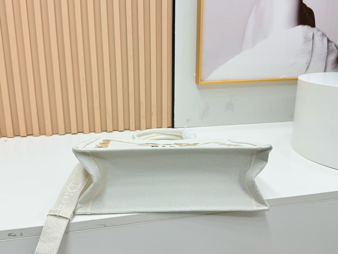 C1980 Details of Diore JWA’s new bags in the first season! The classic bags now have a modern feel. — image 7