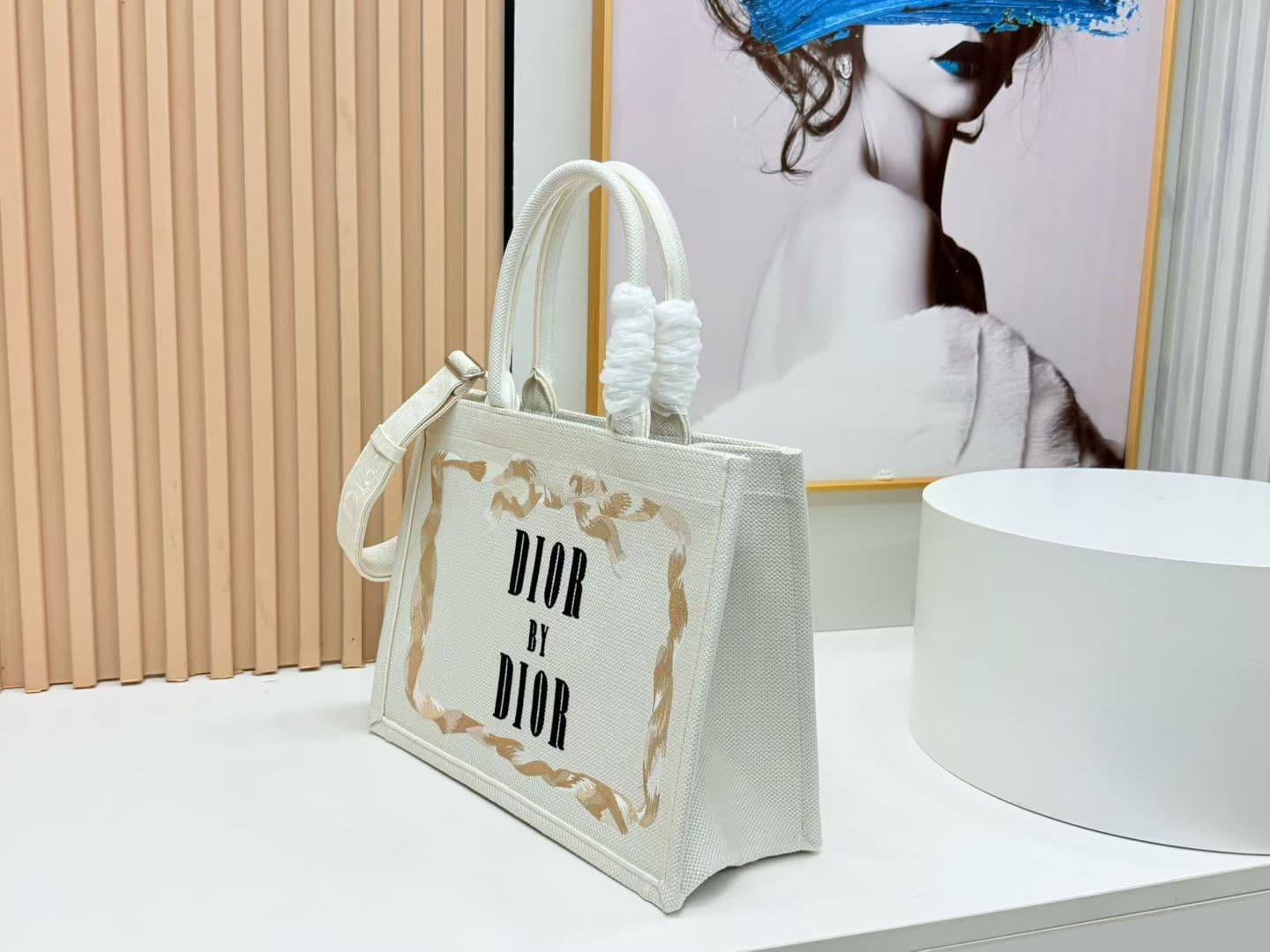 C1980 Details of Diore JWA’s new bags in the first season! The classic bags now have a modern feel. — image 3