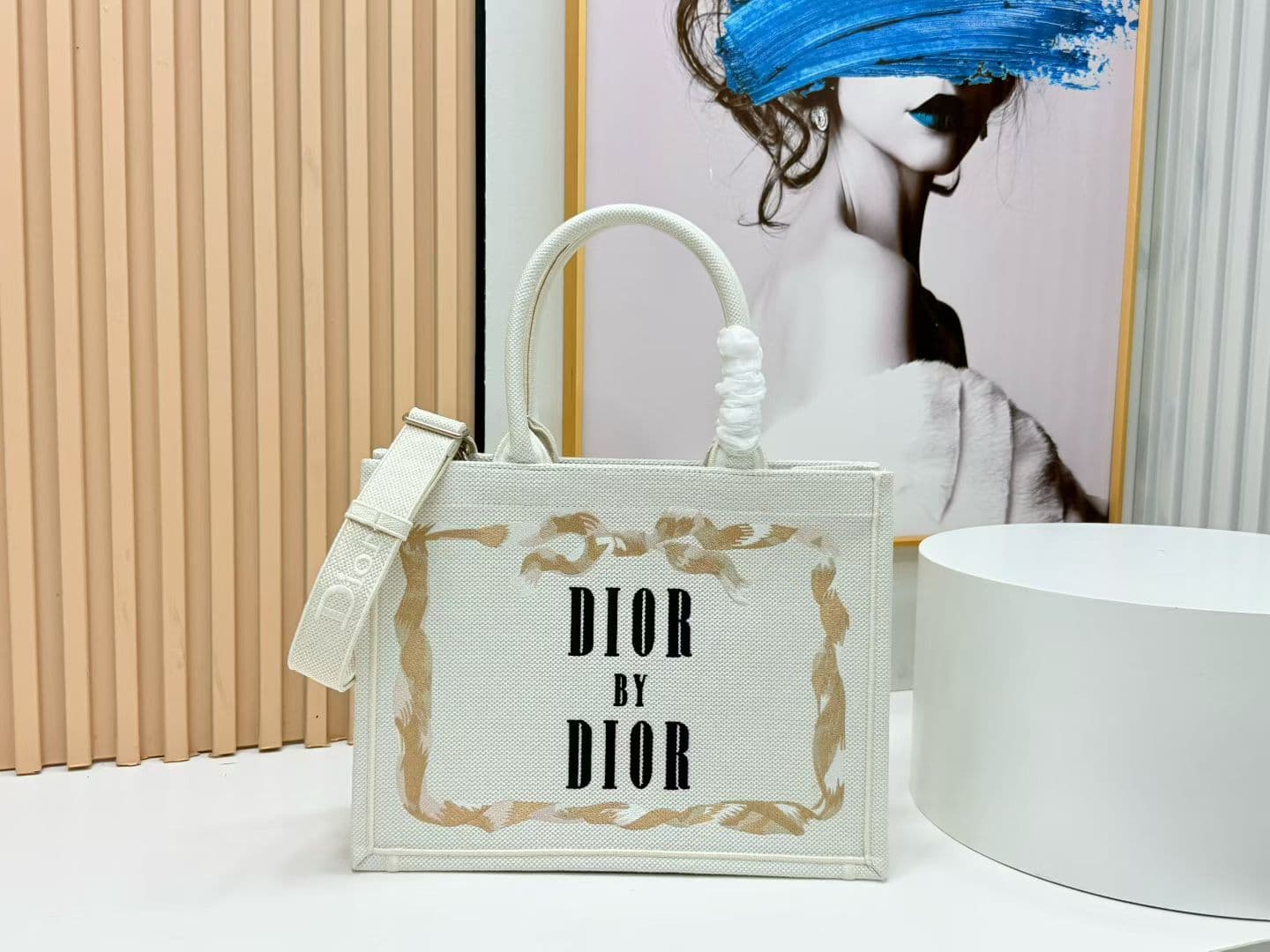 C1979 Details of Diô JWA’s new bags in the first season! The classic bags now have a modern twist. — image 1