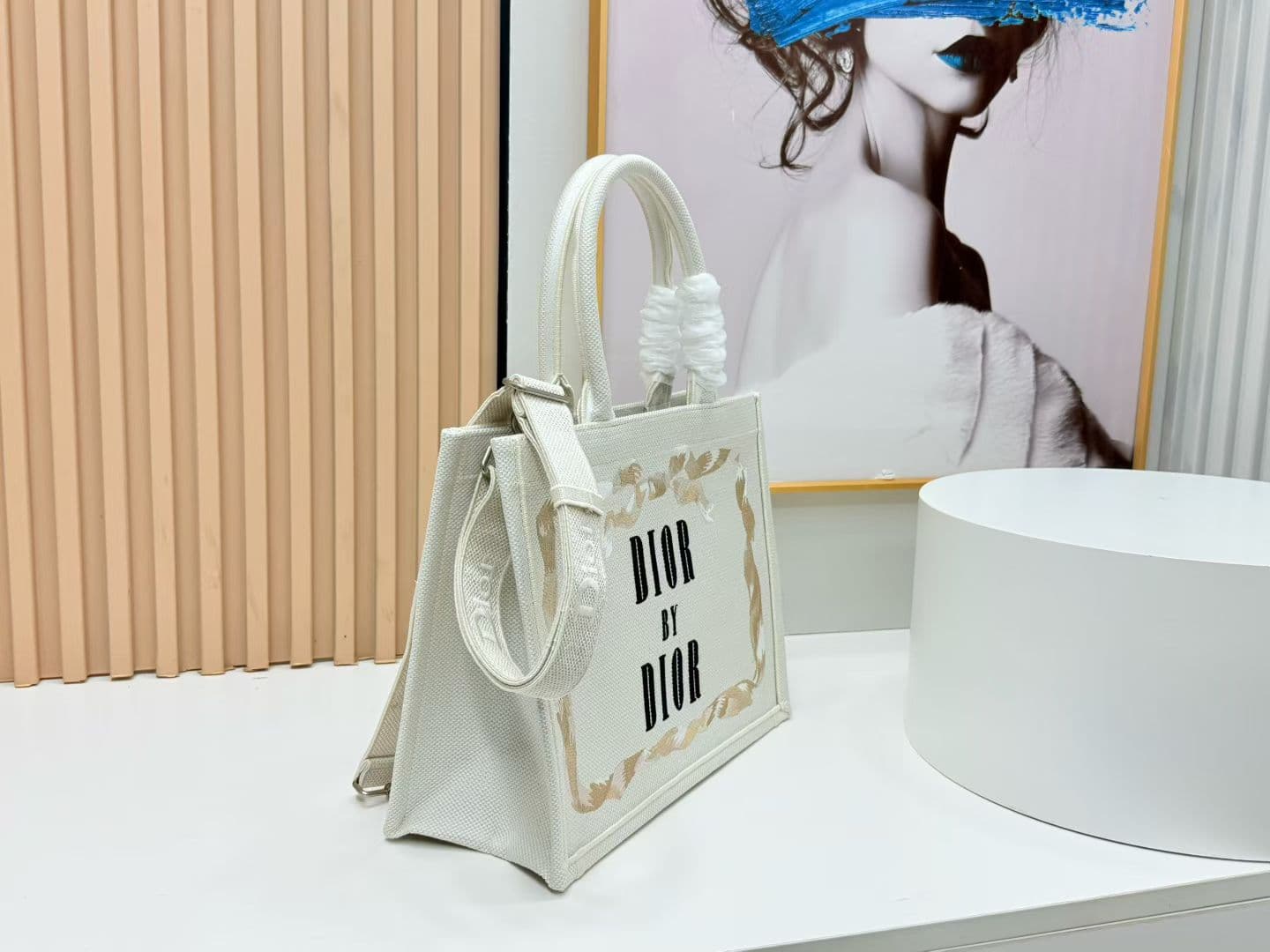 C1980 Details of Diore JWA’s new bags in the first season! The classic bags now have a modern feel. — image 2