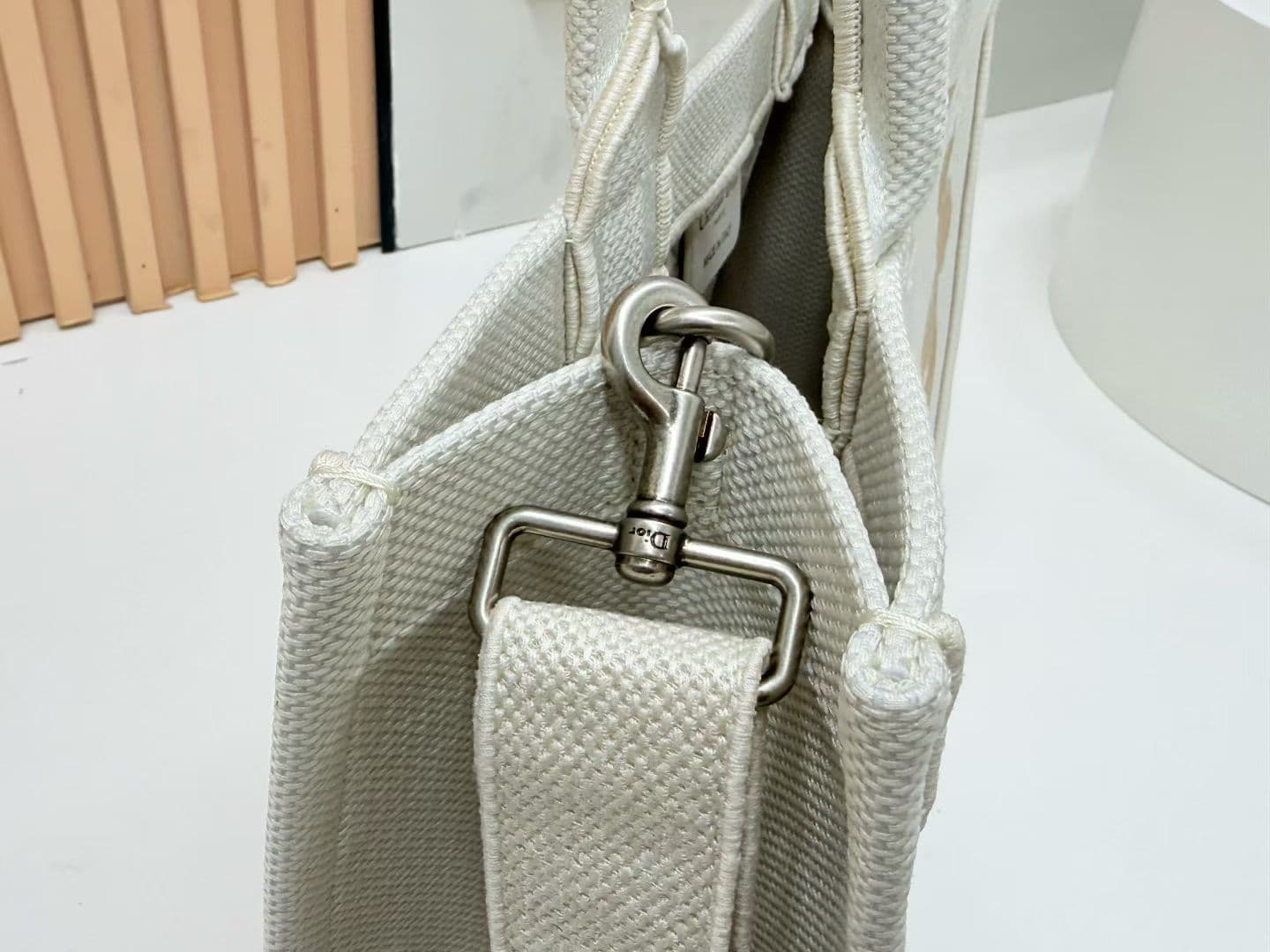 C1980 Details of Diore JWA’s new bags in the first season! The classic bags now have a modern feel. — image 6