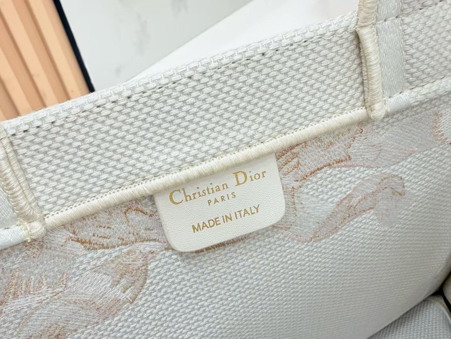 C1980 Details of Diore JWA’s new bags in the first season! The classic bags now have a modern feel. — image 8