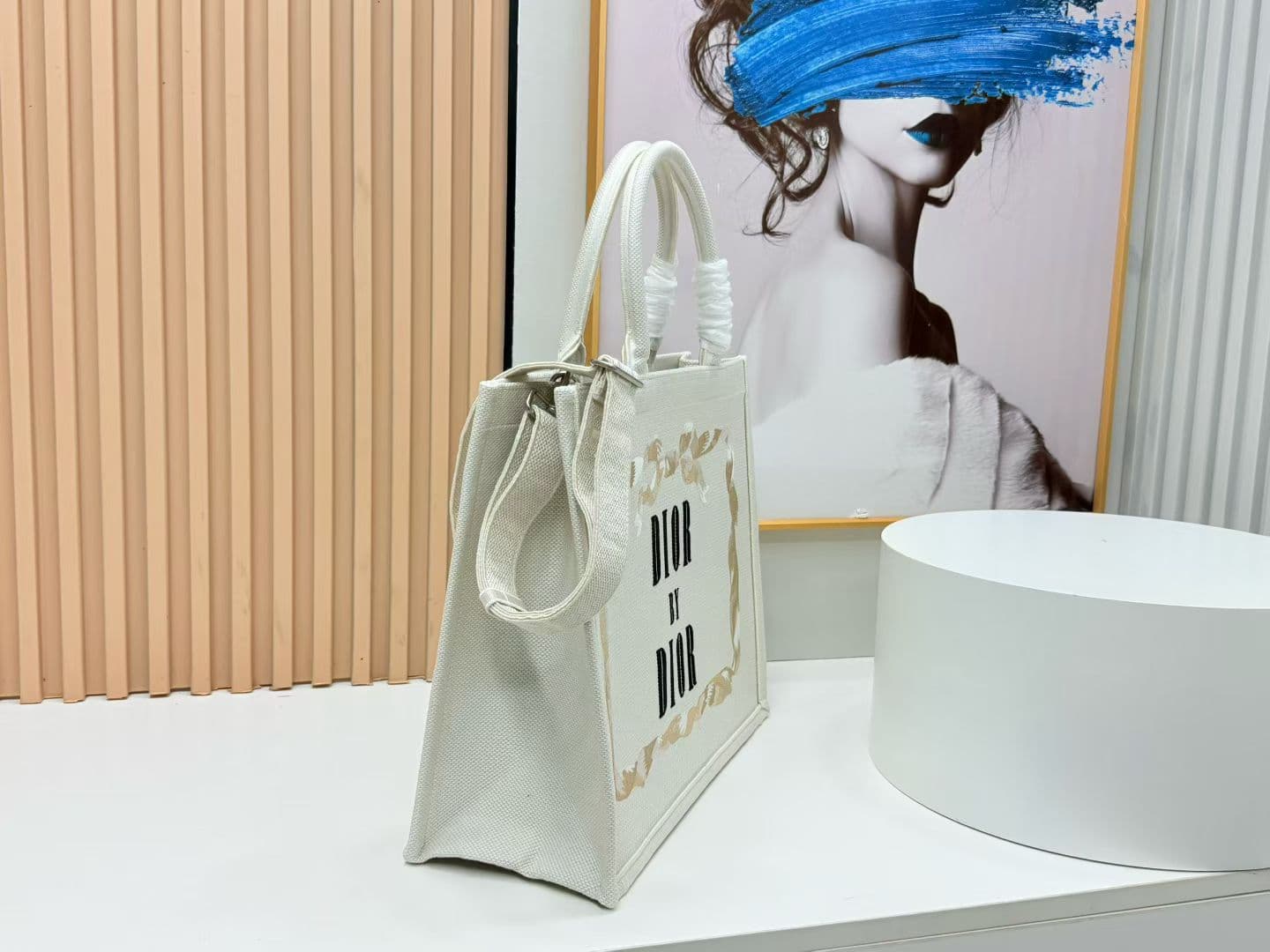 C1978 Details of Diore JWA’s new bags in the first season! The classic bags now have a modern touch. — image 2
