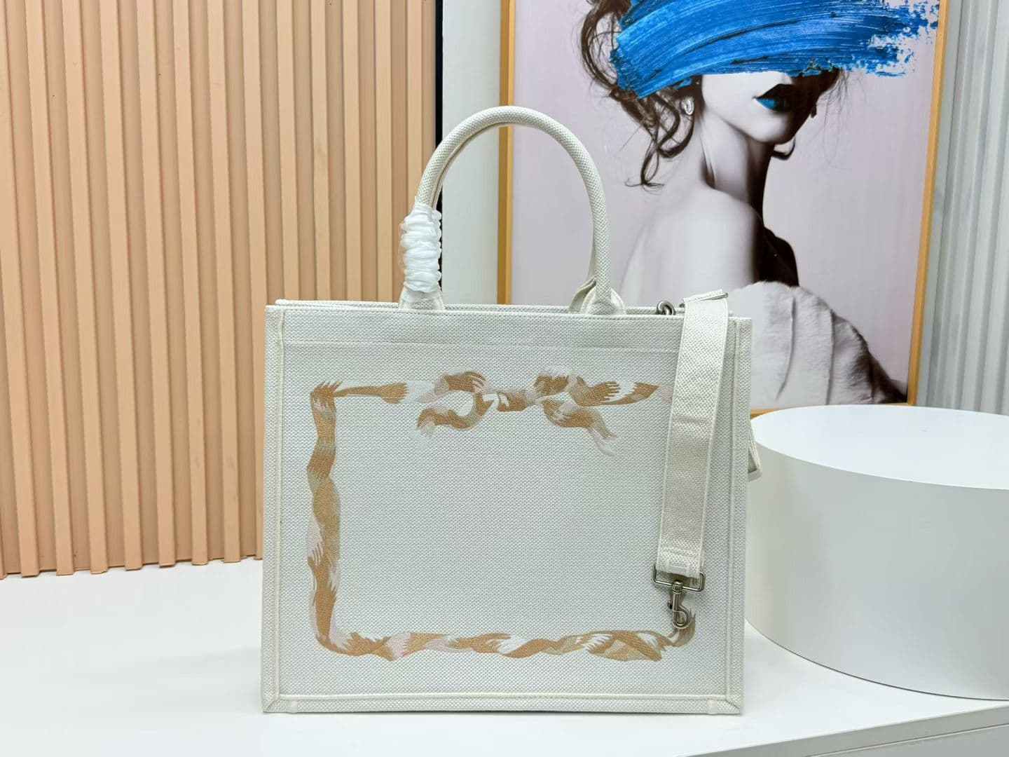 C1978 Details of Diore JWA’s new bags in the first season! The classic bags now have a modern touch. — image 4