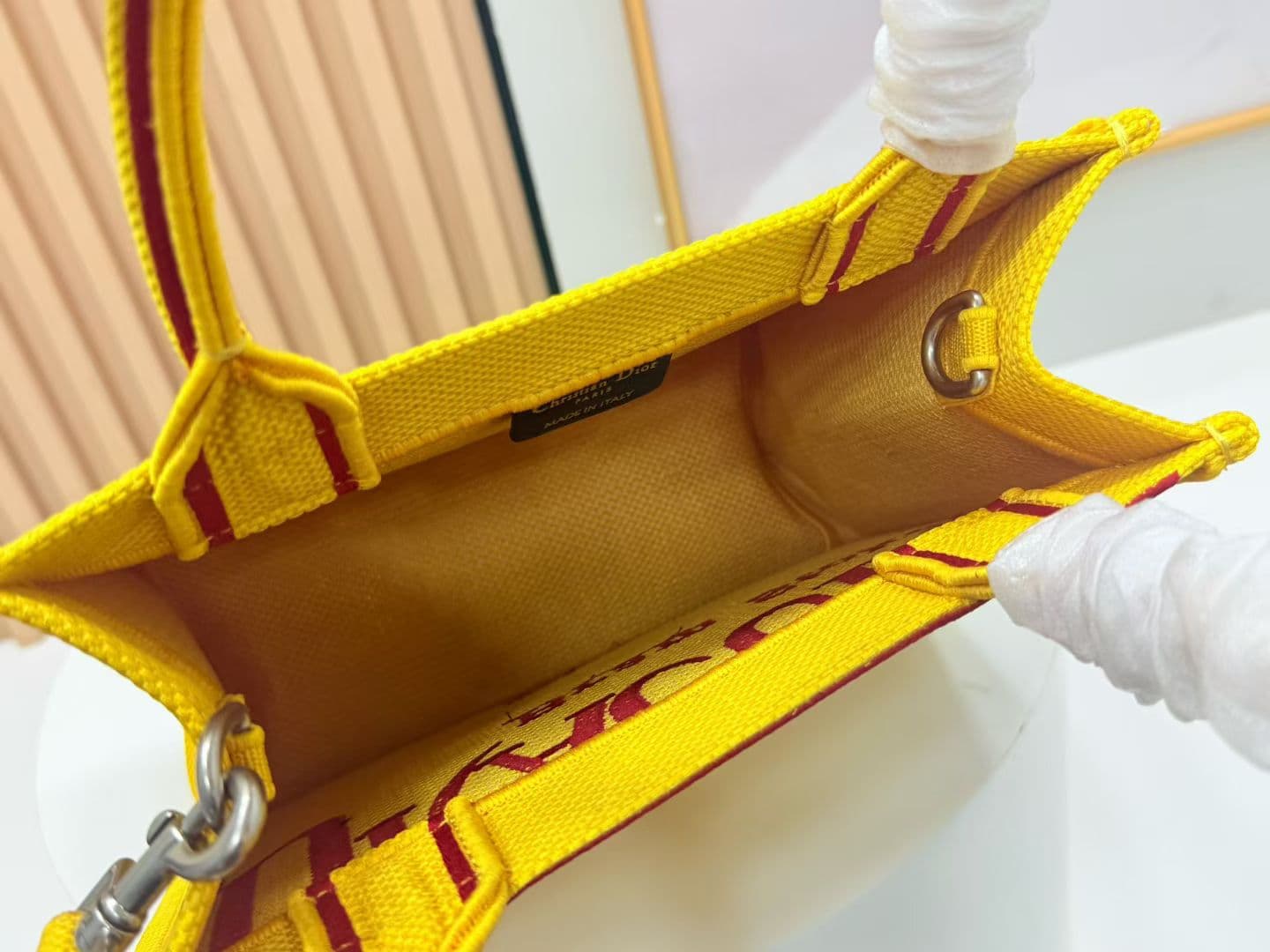 C1976 Details of Diô JWA’s new bags in the first season! The classic bags now have a modern touch. — image 8
