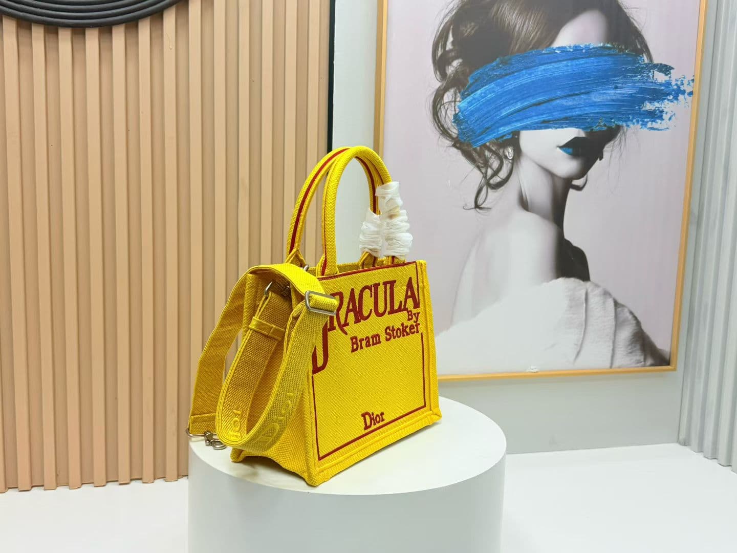 C1976 Details of Diô JWA’s new bags in the first season! The classic bags now have a modern touch. — image 3