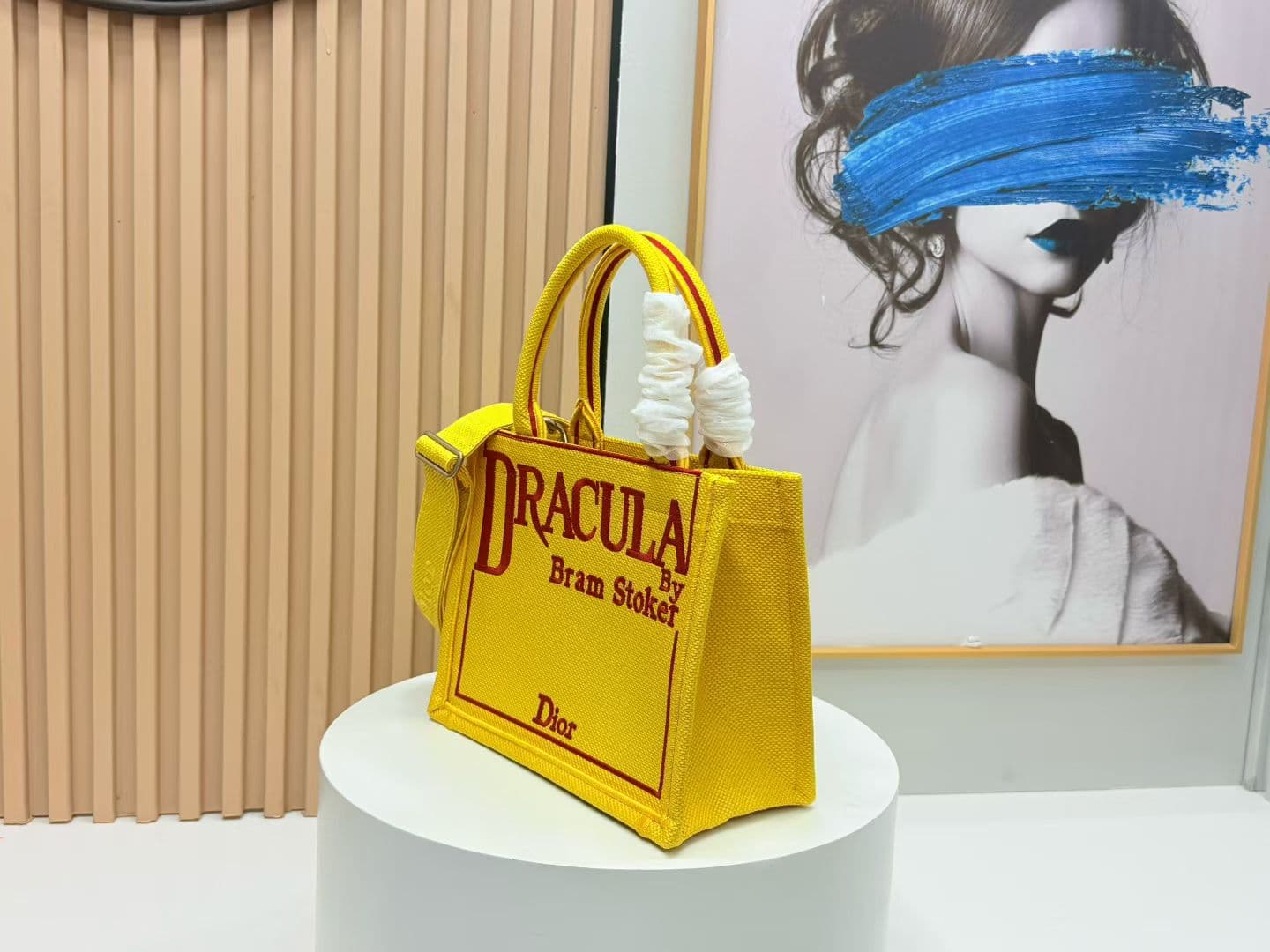 C1976 Details of Diô JWA’s new bags in the first season! The classic bags now have a modern touch. — image 2