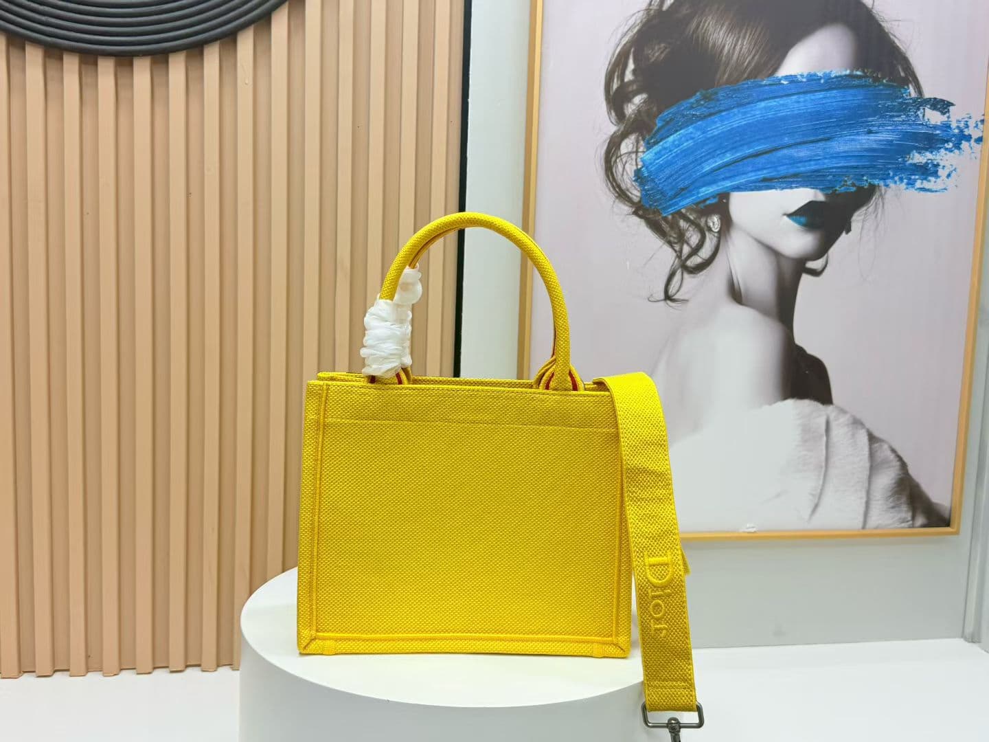 C1976 Details of Diô JWA’s new bags in the first season! The classic bags now have a modern touch. — image 4