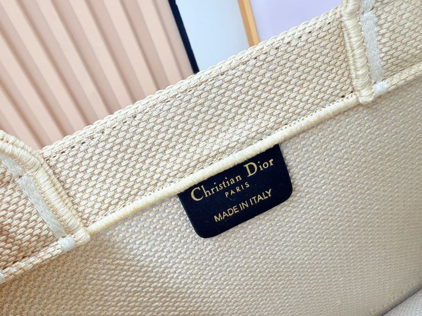 C1970 Details of Diore JWA’s new bags in the first season! The classic bags now have a modern twist. — image 7