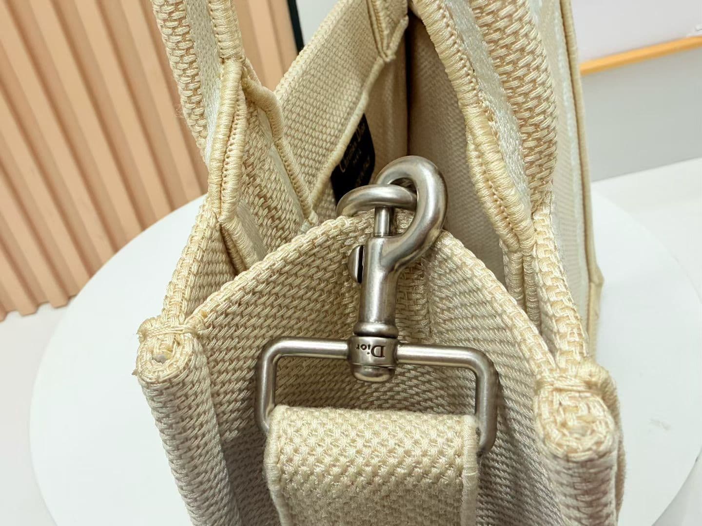 C1970 Details of Diore JWA’s new bags in the first season! The classic bags now have a modern twist. — image 5