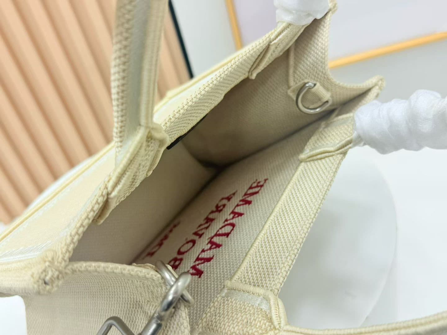 C1970 Details of Diore JWA’s new bags in the first season! The classic bags now have a modern twist. — image 8