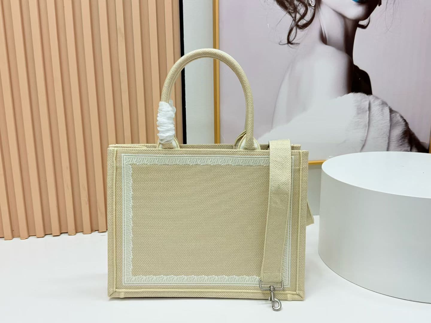 C1968 Details of Diô JWA’s new bags in the first season! The classic bags now have a modern twist. — image 4