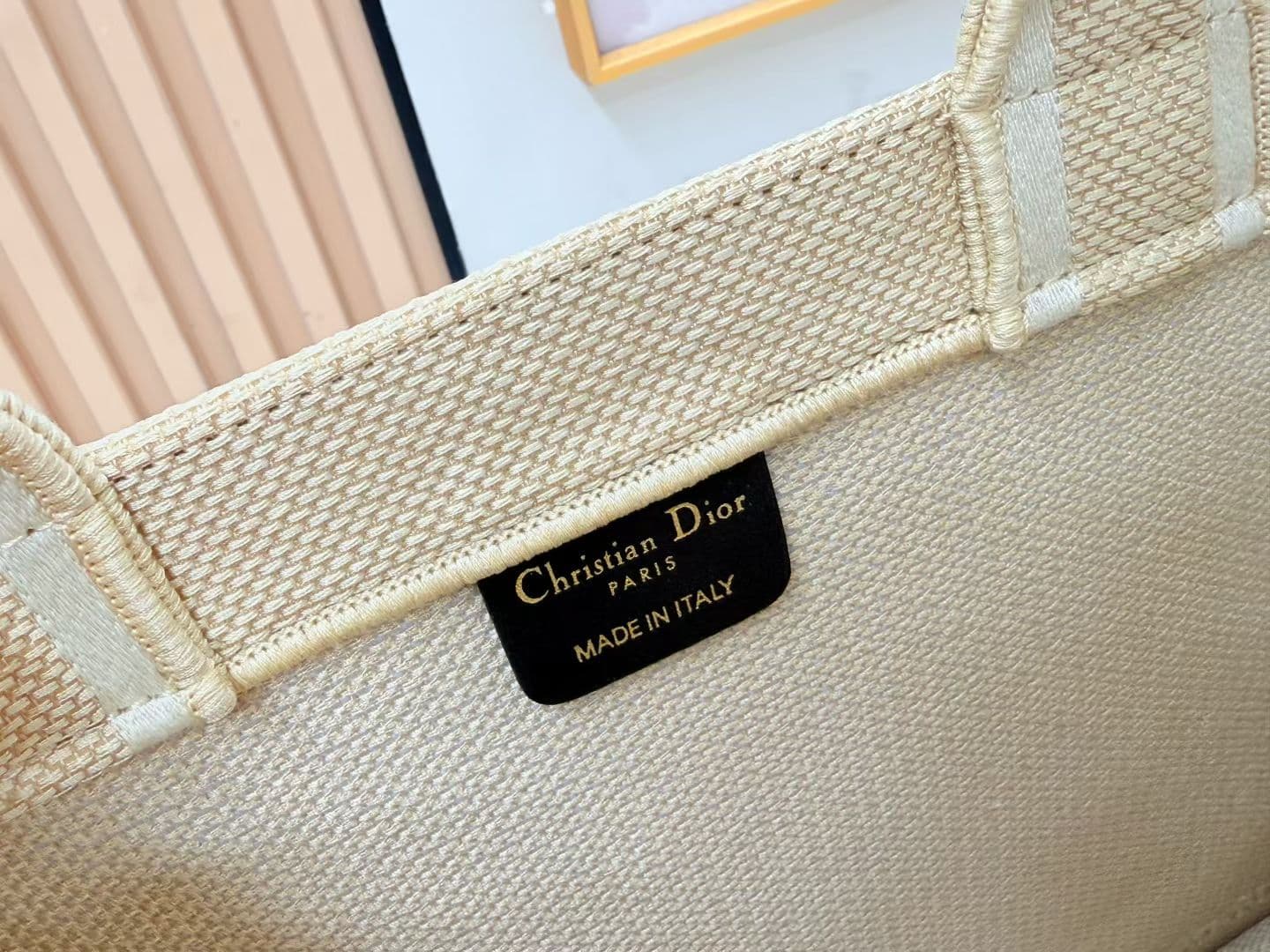 C1968 Details of Diô JWA’s new bags in the first season! The classic bags now have a modern twist. — image 7