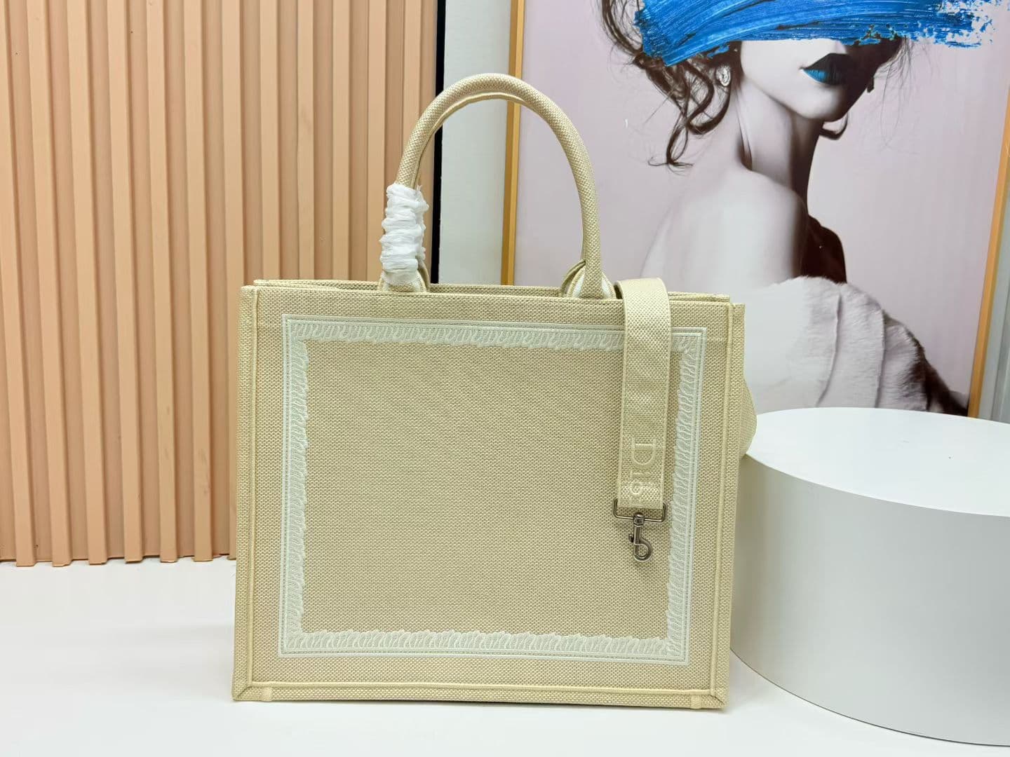 C1966 Details of Diò JWA’s new bags in the first season! The classic bags now have a modern touch. — image 4