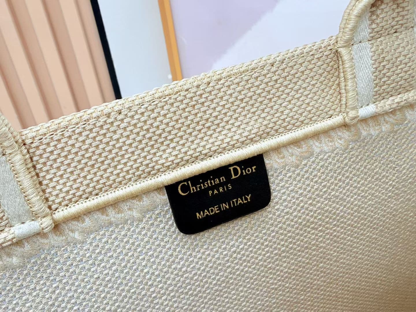 C1966 Details of Diò JWA’s new bags in the first season! The classic bags now have a modern touch. — image 7